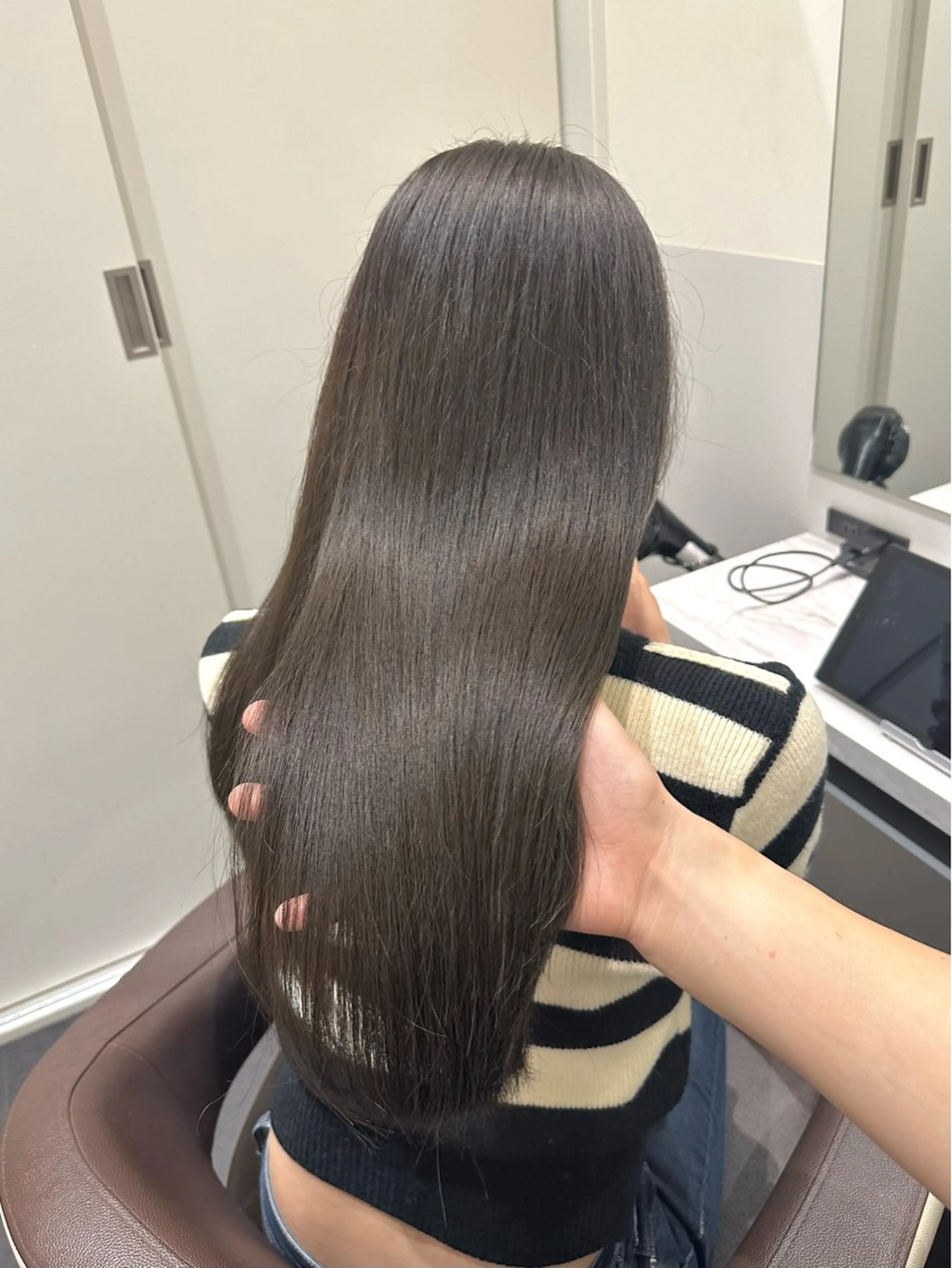 ロング カラー ブリーチ グレージュ ブリーチなしカラー オリーブグレージュ オリーブグレー ヘアカラー トリートメント 矢野 晃平のヘアスタイル