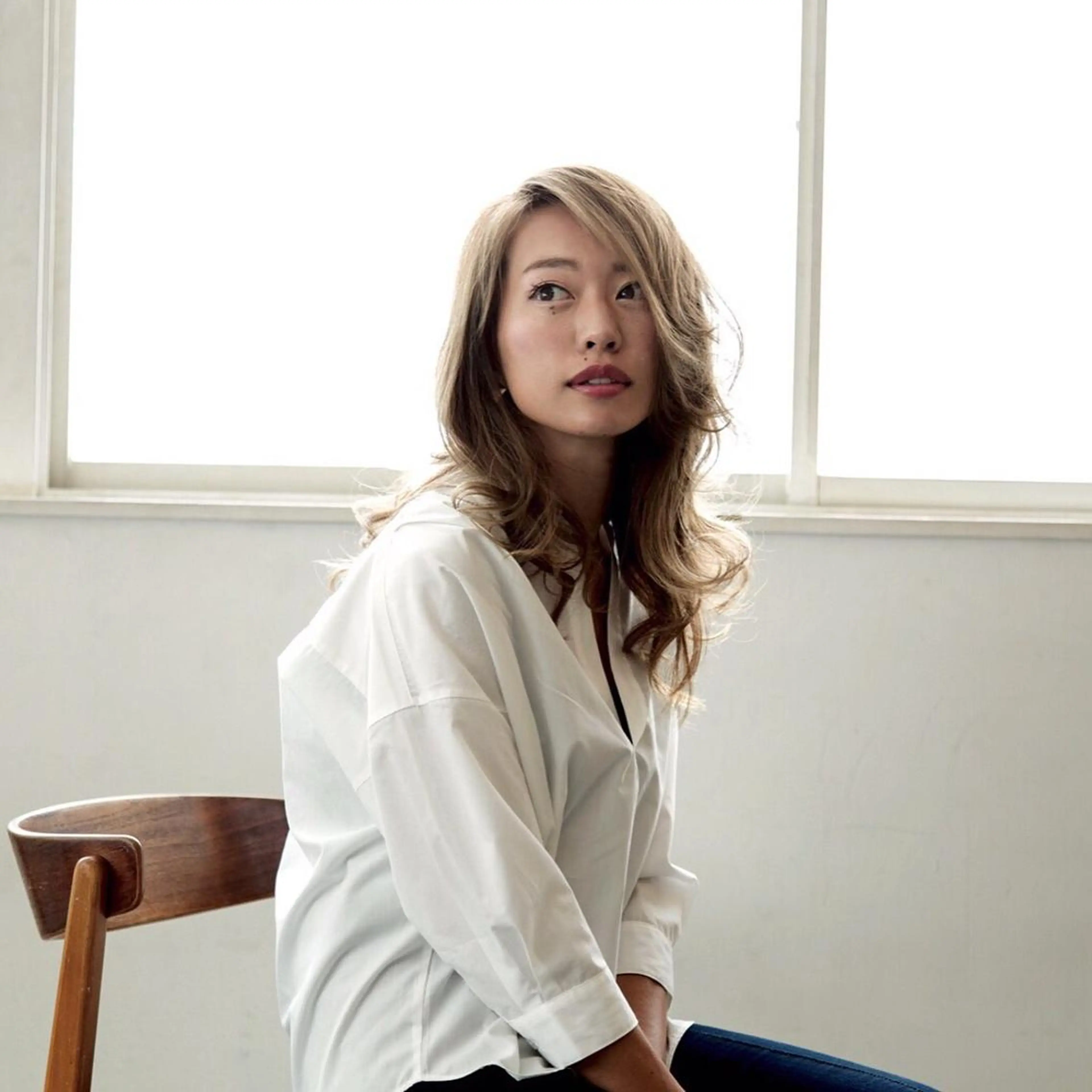 セミロング カラー ブリーチ ハイトーンカラー 奥野 紗弓のヘアスタイル