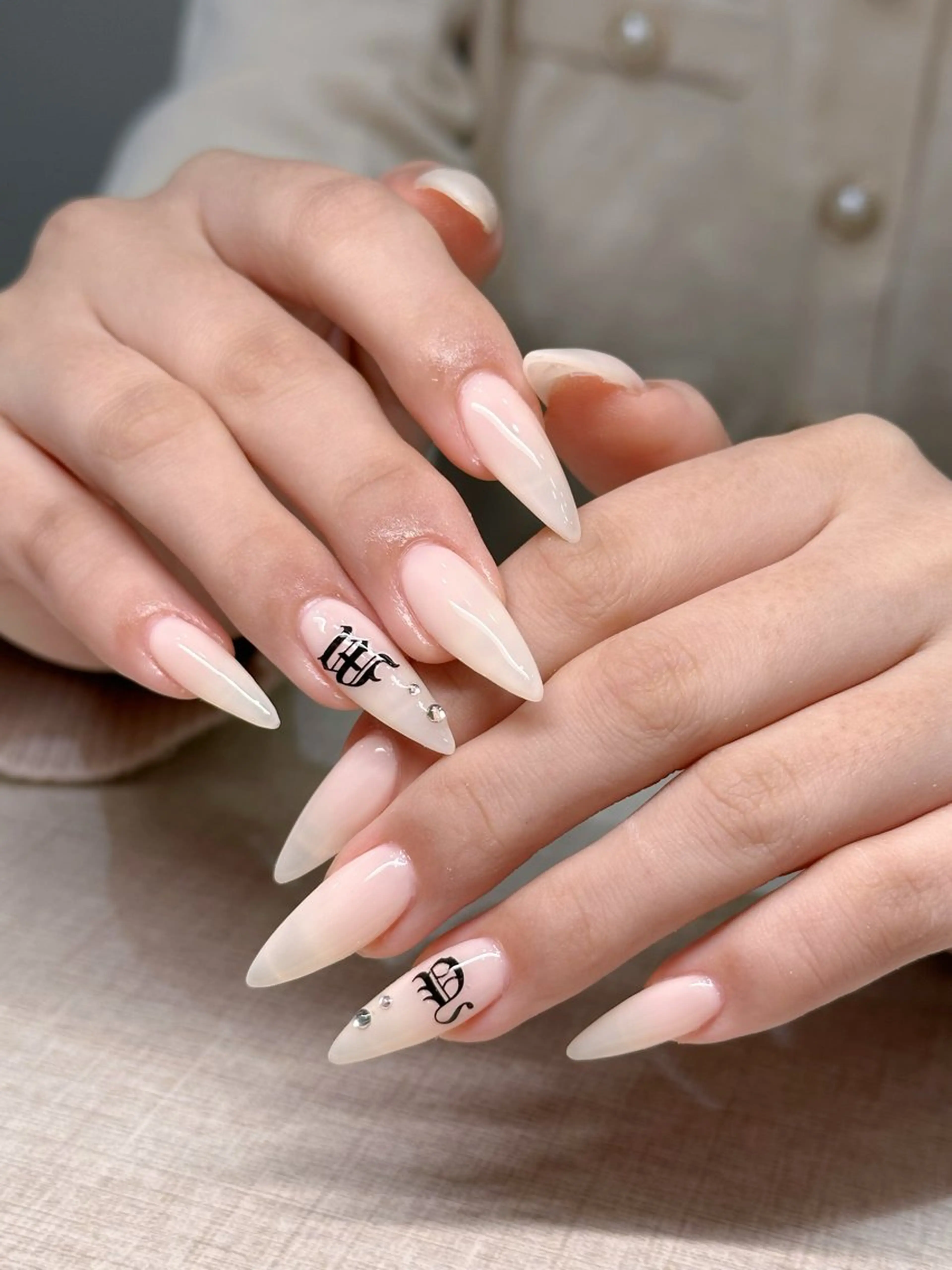 ネイル オーロラネイル ブルー チークネイル 長さ出し フットネイル ハンドネイル Aki アキのネイルデザイン