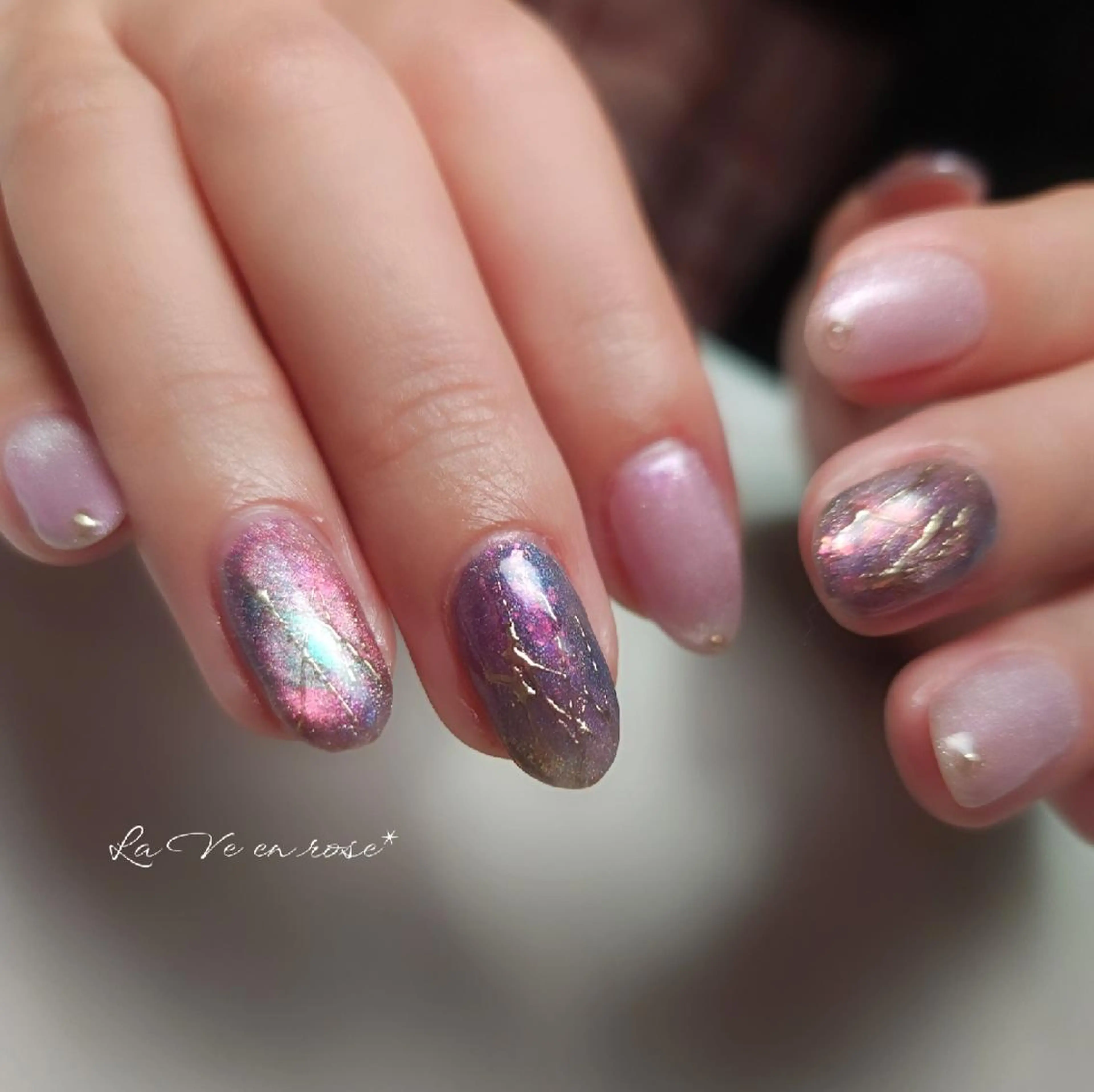 ネイル マグネットネイル ニュアンスネイル ラヴィアン ローズのネイルデザイン