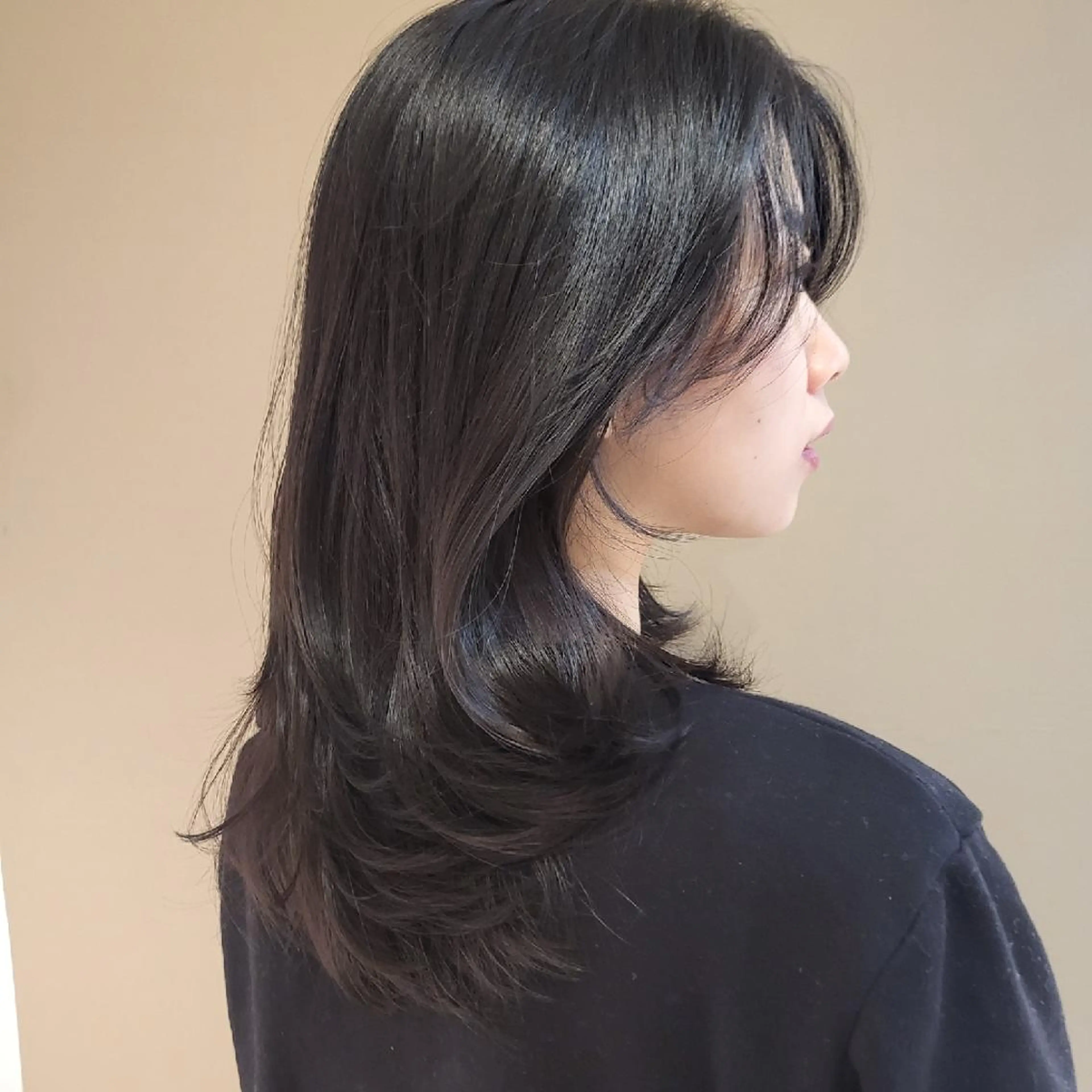 ミディアム ハッシュカット 韓国レイヤー　 suzuのヘアスタイル