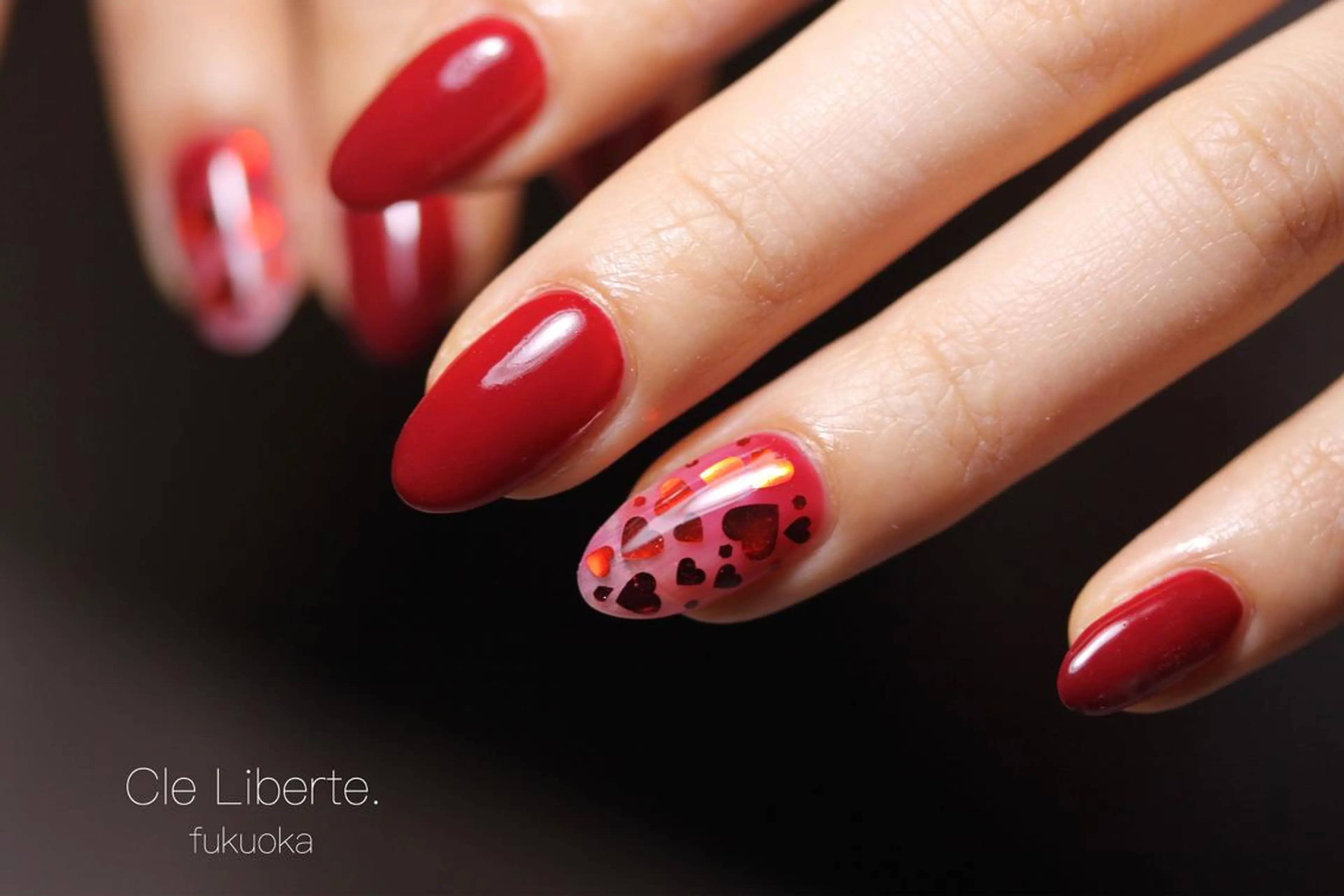 ネイル ボルドー ハート ホログラムネイル キラキラネイル ワンカラーネイル Elio 国泰寺のネイルデザイン