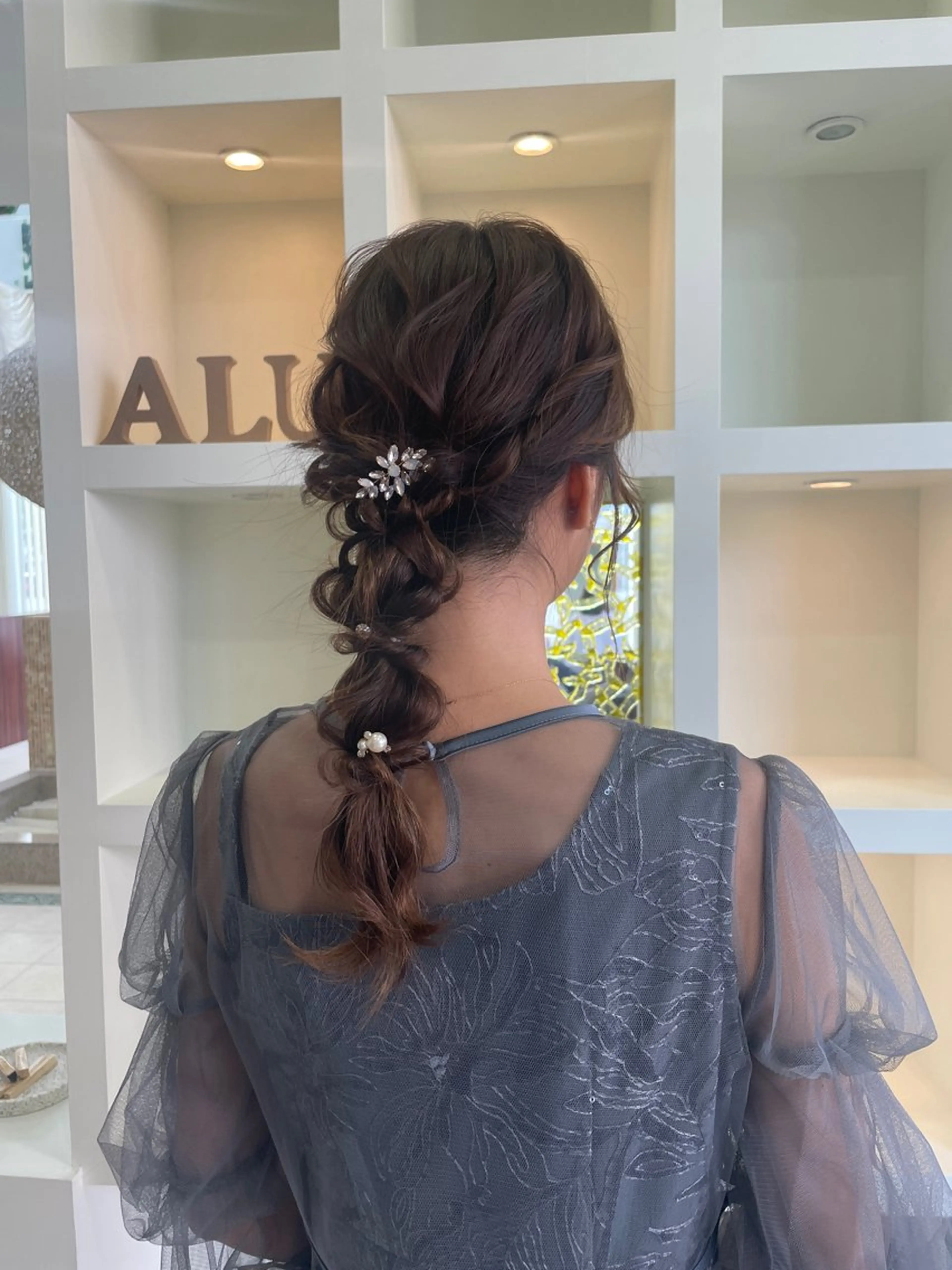 セミロング ヘアアレンジ マキノ キョウカのヘアスタイル