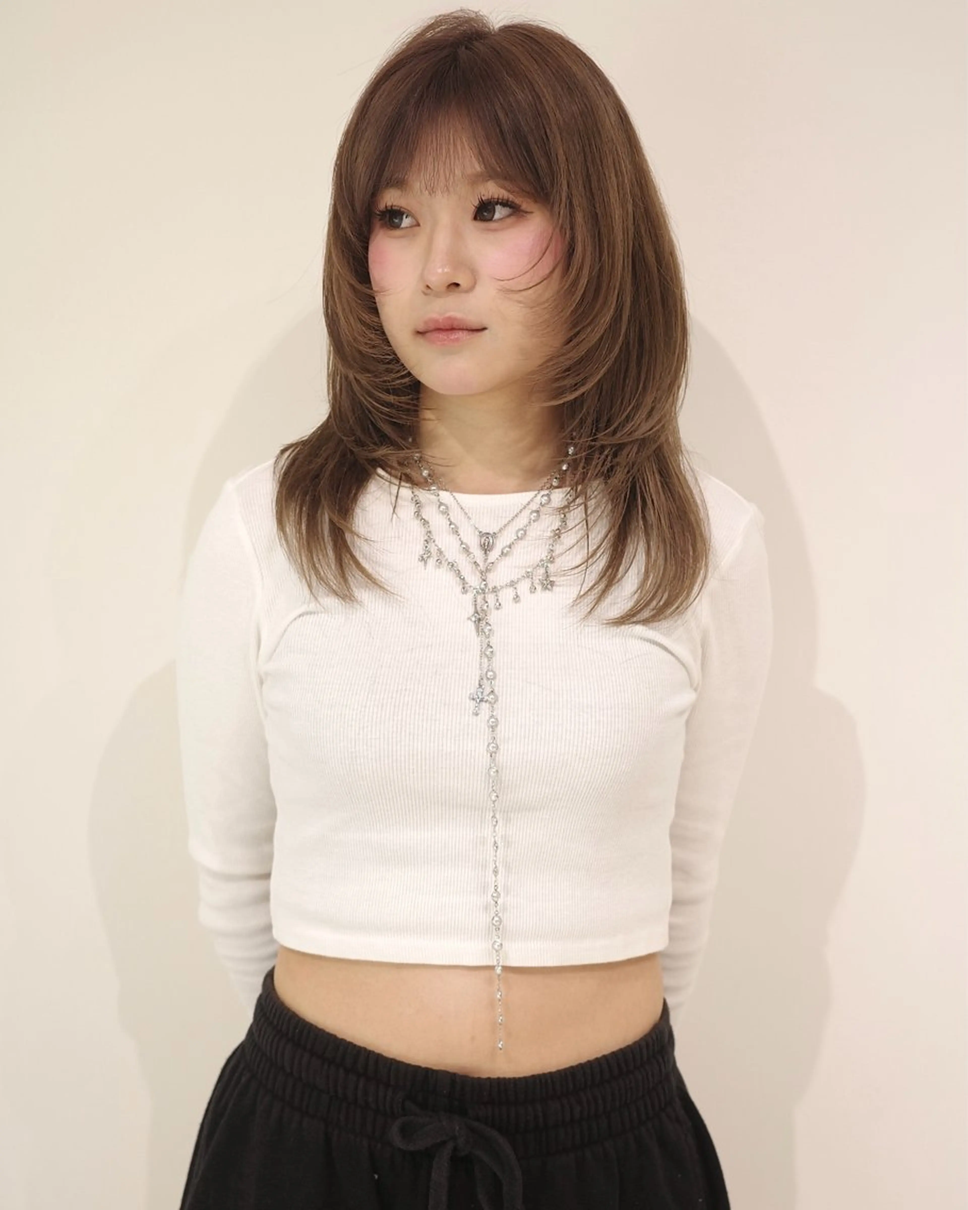 ミディアム カラー ミディアムレイヤー ベージュカラー ブリーチ 透明感カラー ハイトーンカラー ヘアカラー トリートメント (h)wim ウィムのヘアスタイル