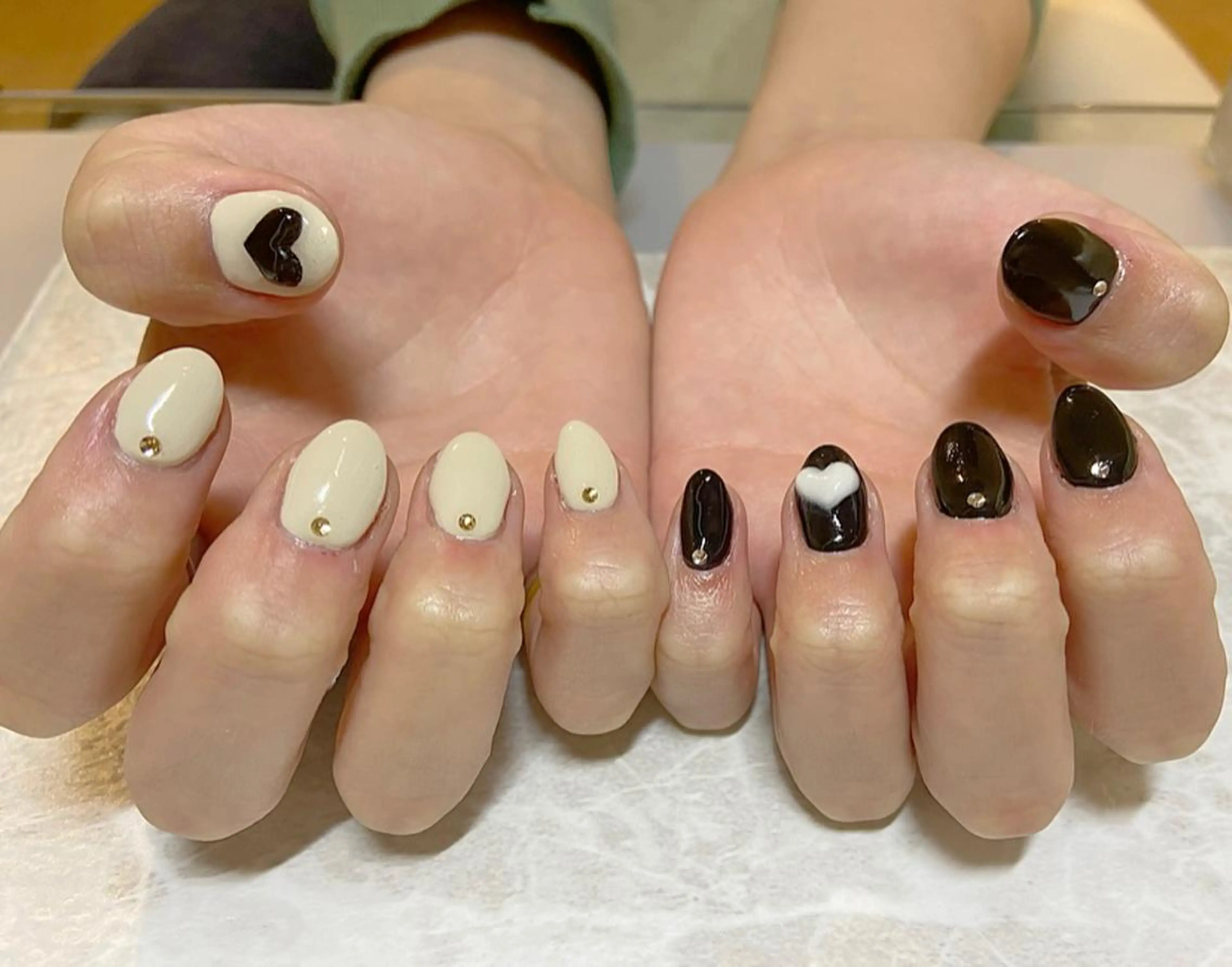 ネイル アートネイル ホワイト 🧸熊谷 かほ🧸のネイルデザイン