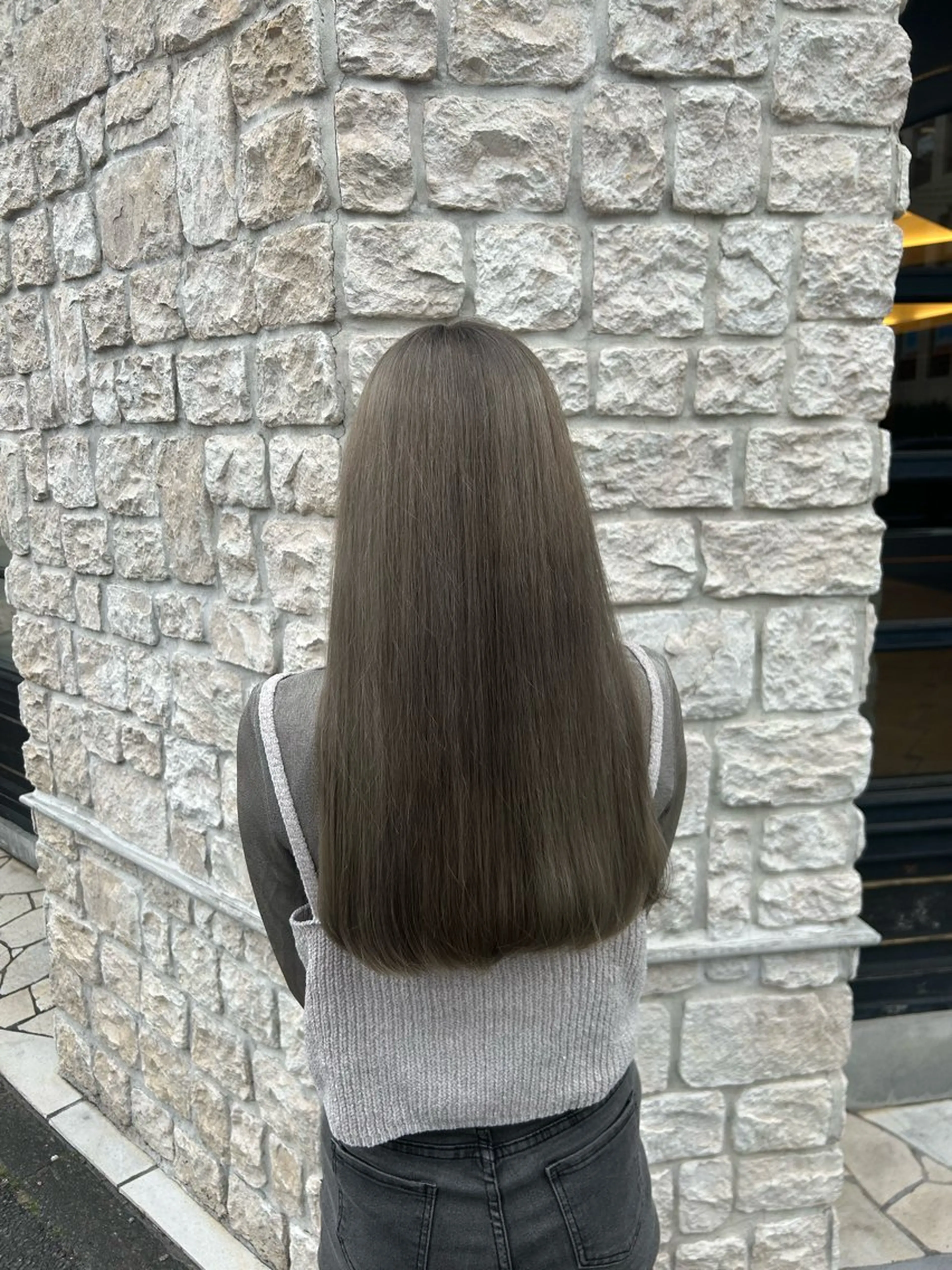 カラー ベージュカラー ブリーチ シルバー シルバーベージュ 玉寄 きらのヘアスタイル