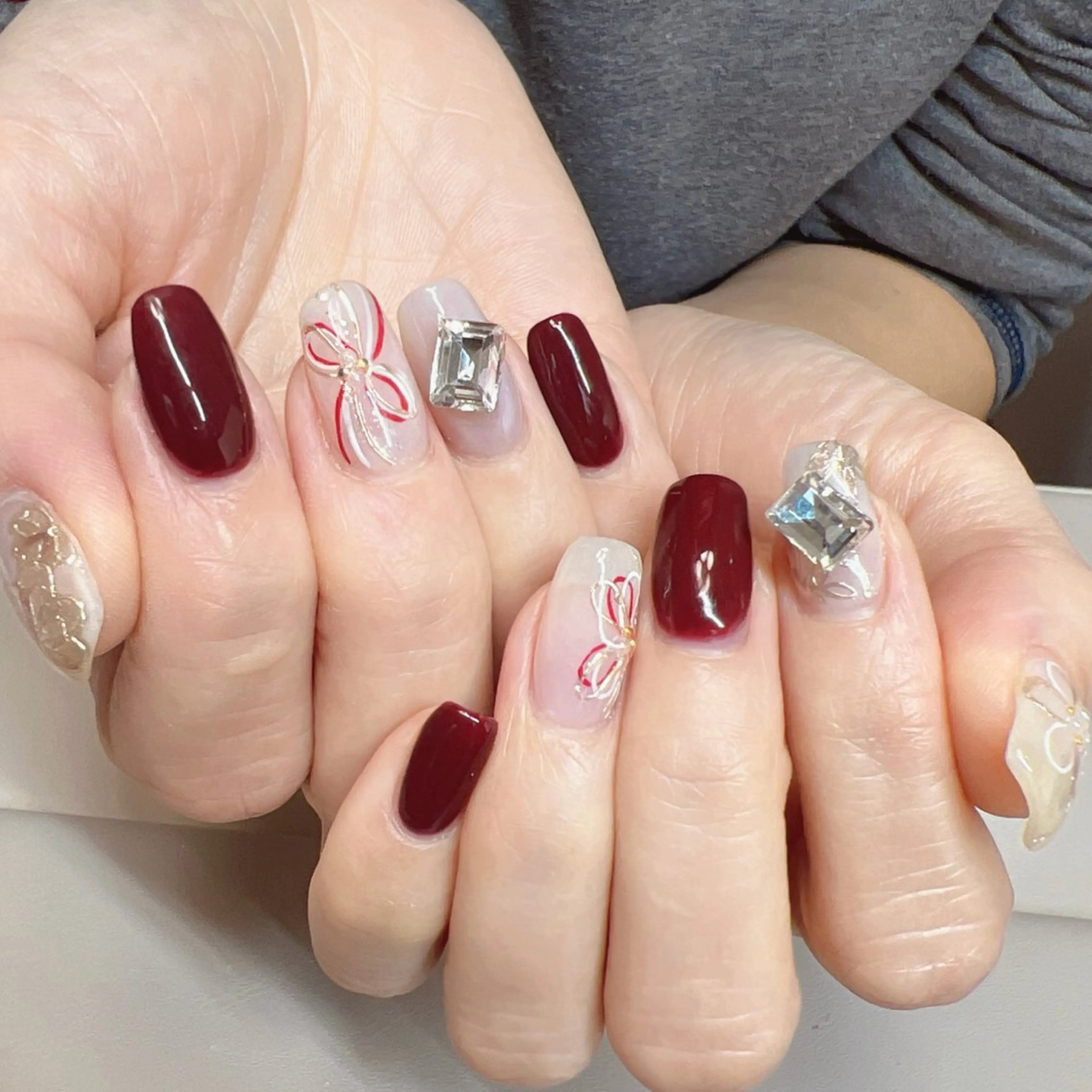 ネイル 成人式 ブライダルネイル 冬ネイル クリスマス ハンドネイル ハンドケア Rika  nail cocoのネイルデザイン