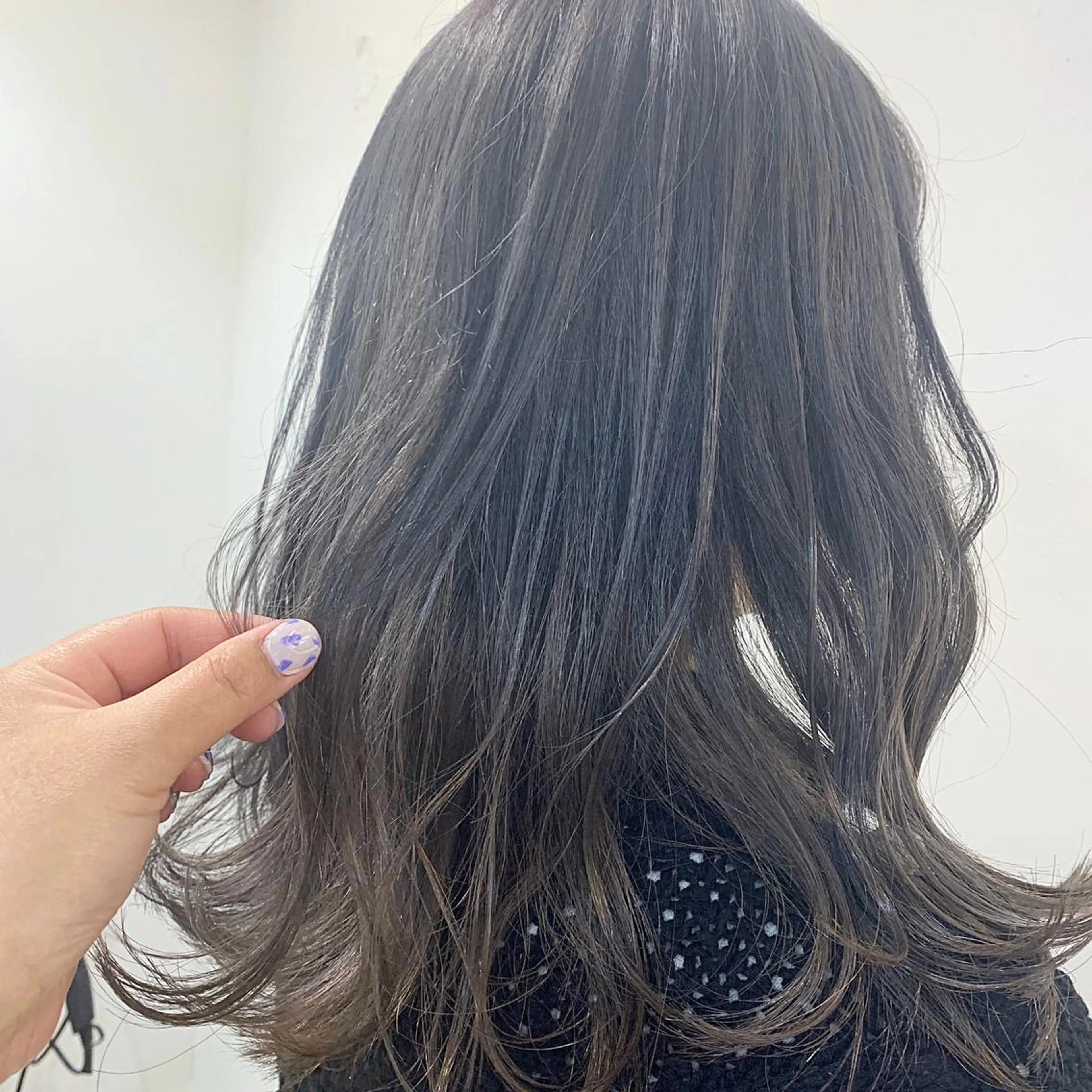 セミロング カラー ブルーカラー ブルーグレー ブルーグレージュ ブルージュ グレージュ ヘアカラー トリートメント Sana / 韓国ヘア / カラーのヘアスタイル