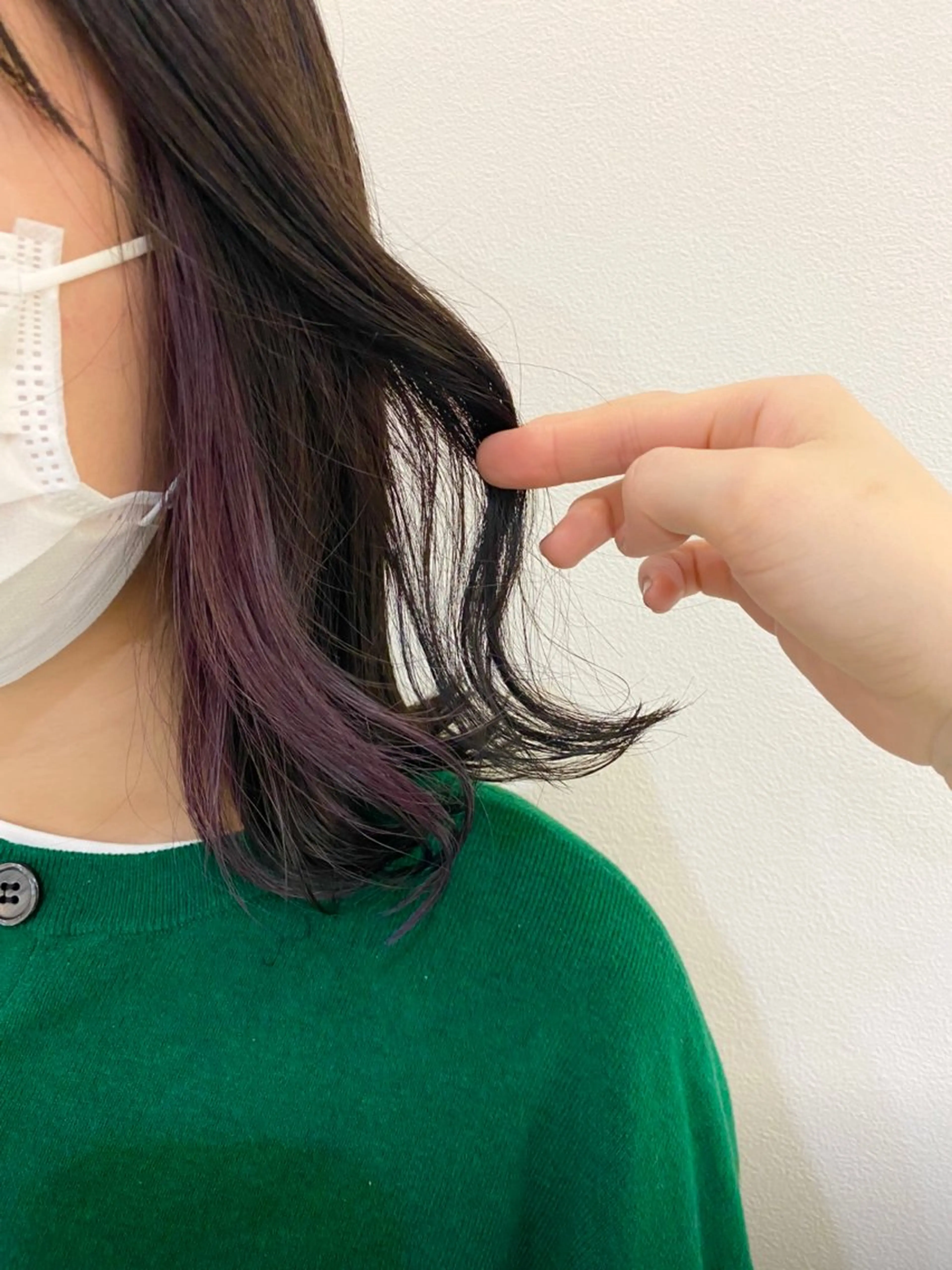 ミディアム カラー ブリーチ パープルカラー ヘアカラー トリートメント Nanaha /レイヤーカットのヘアスタイル