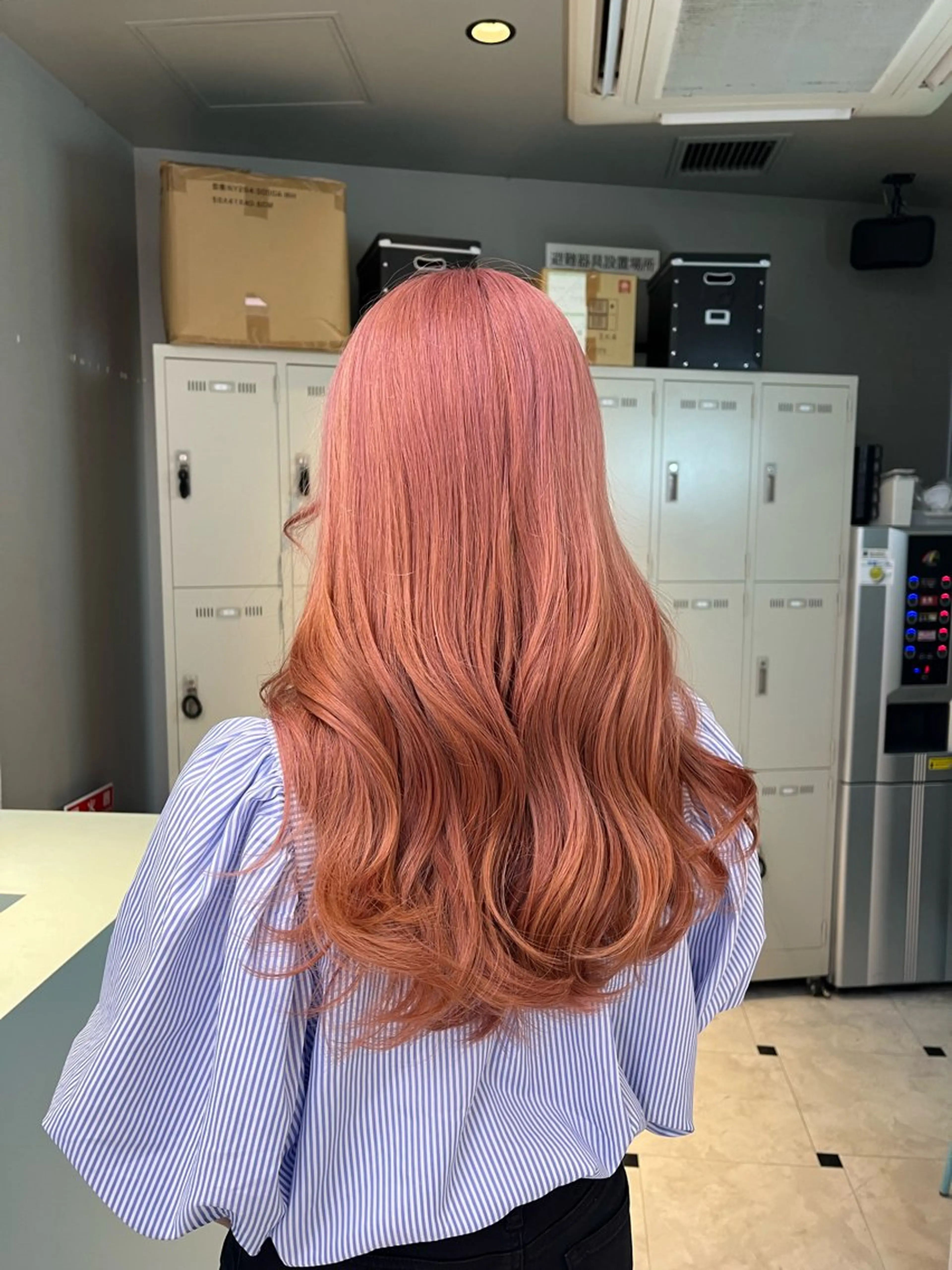 セミロング カラー ヘアカラー トリートメント ブリーチカラー 🩵MIZUKIのヘアスタイル