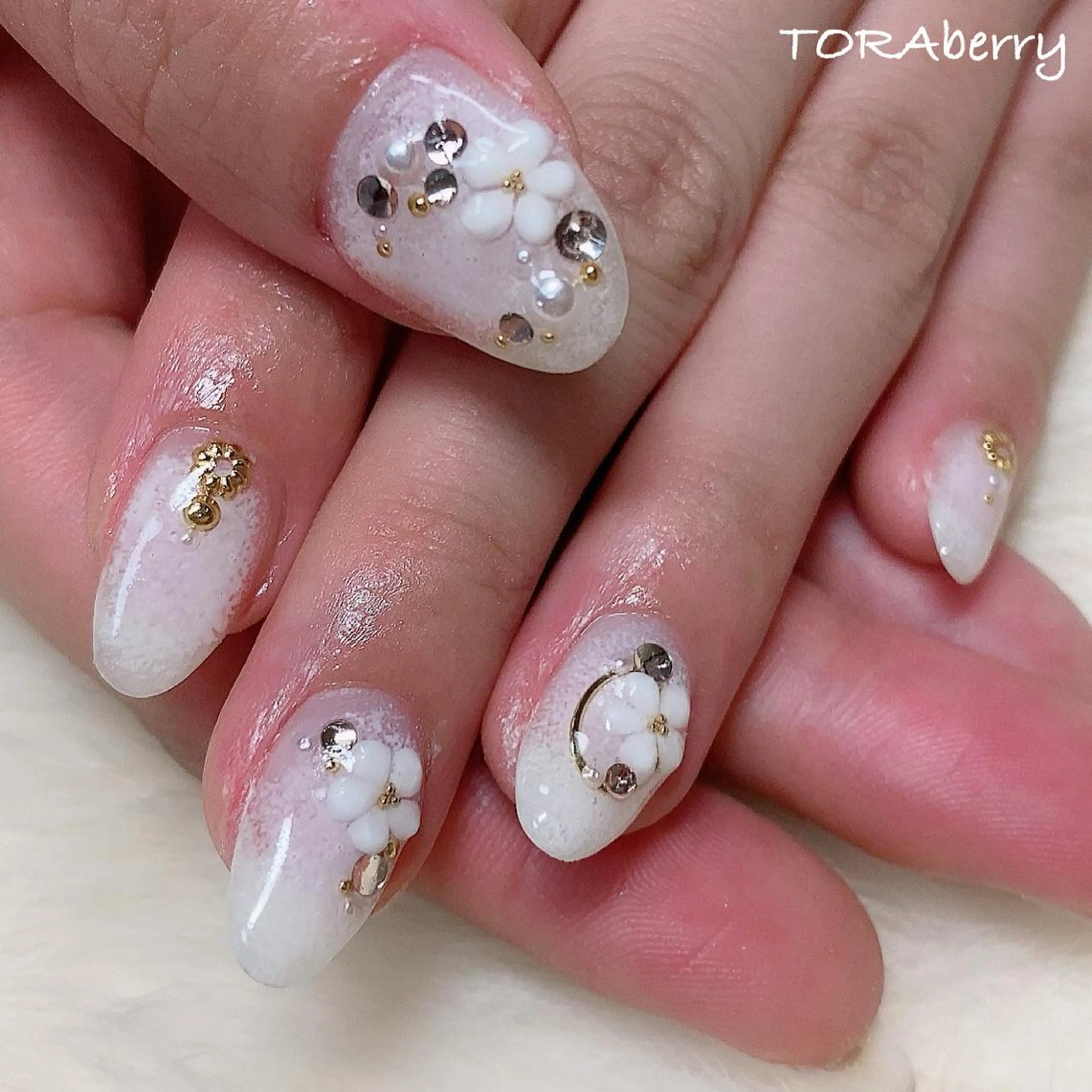 ネイル ホワイト ハンドネイル ネイリスト なつみのネイルデザイン