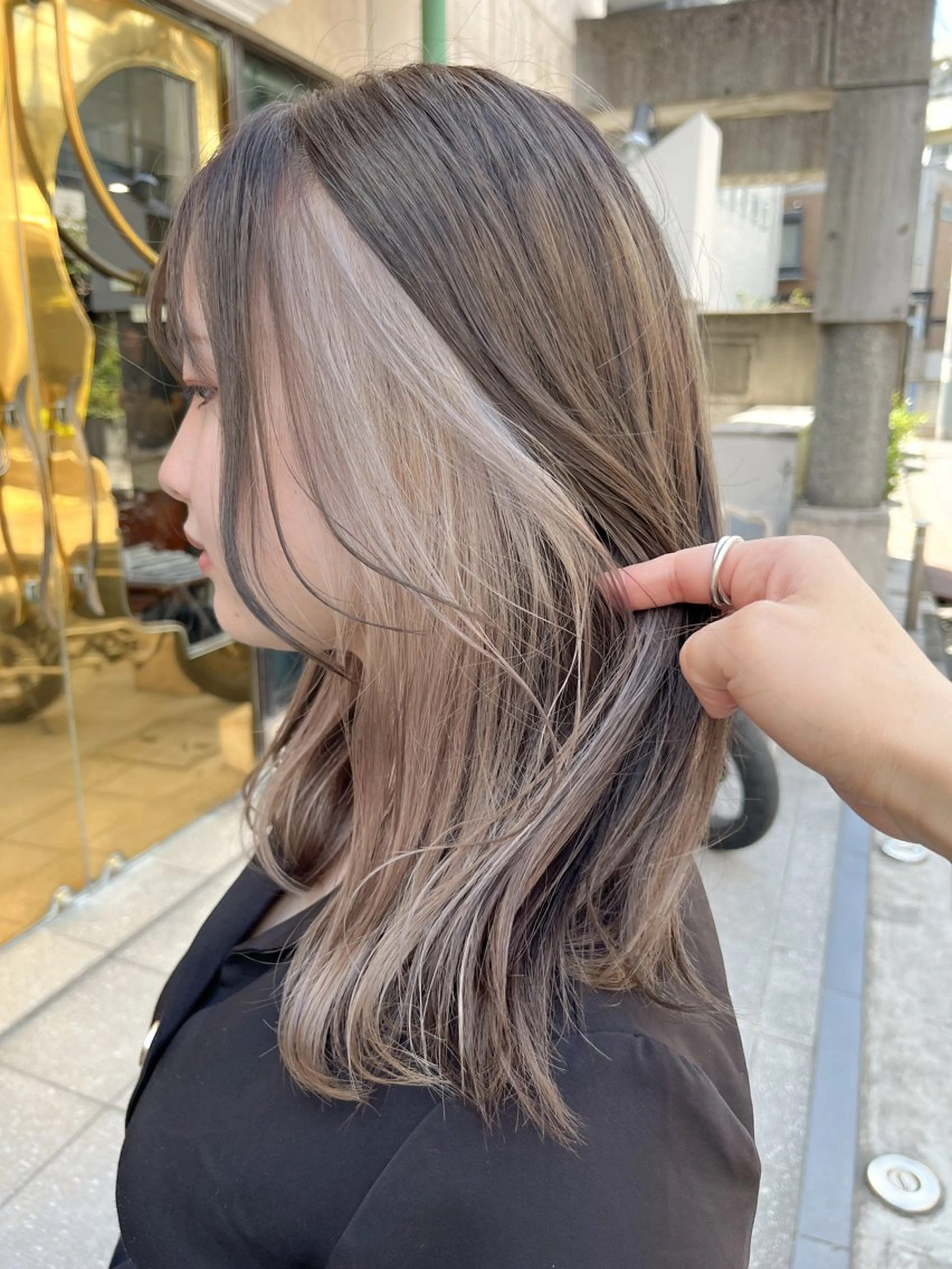 ミディアム カラー ベージュカラー ブリーチ ブロンド ケアブリーチ ダブルカラー カット ヘアカラー トリートメント ヘアセット 似合わせベージュ 🍯ayumi🍯のヘアスタイル