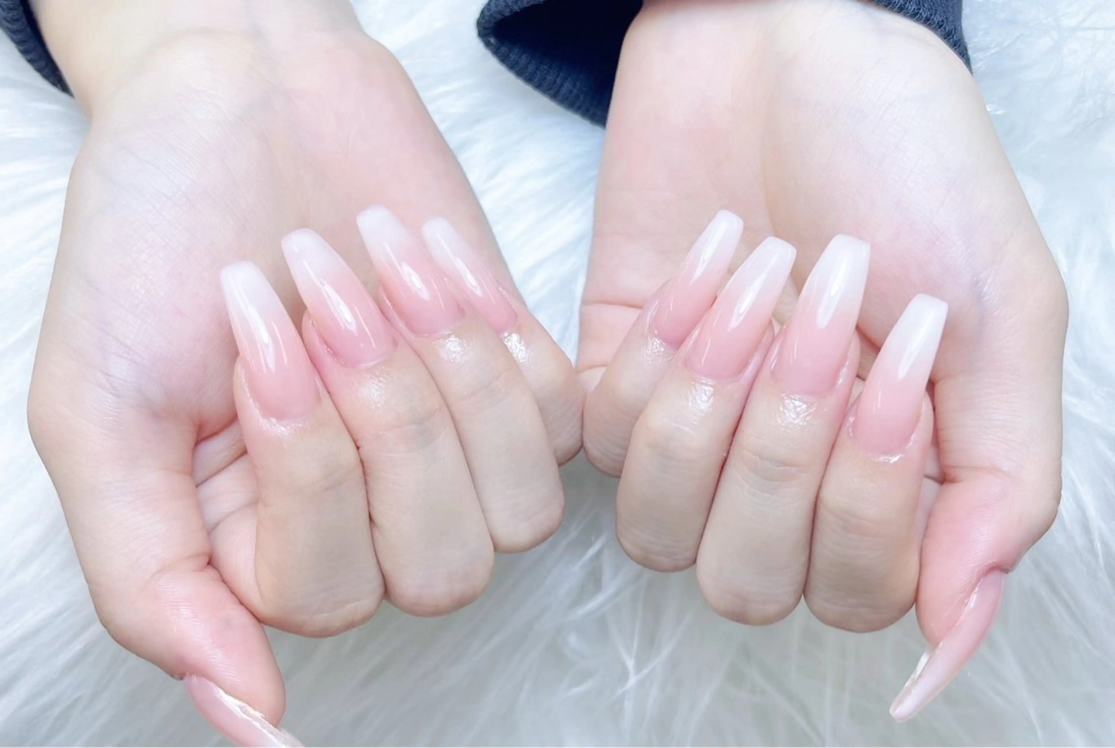 ネイル オーロラネイル クリアネイル フラッシュネイル ジェルネイル グラデーション ハンドネイル Amee Nail Salonのネイルデザイン