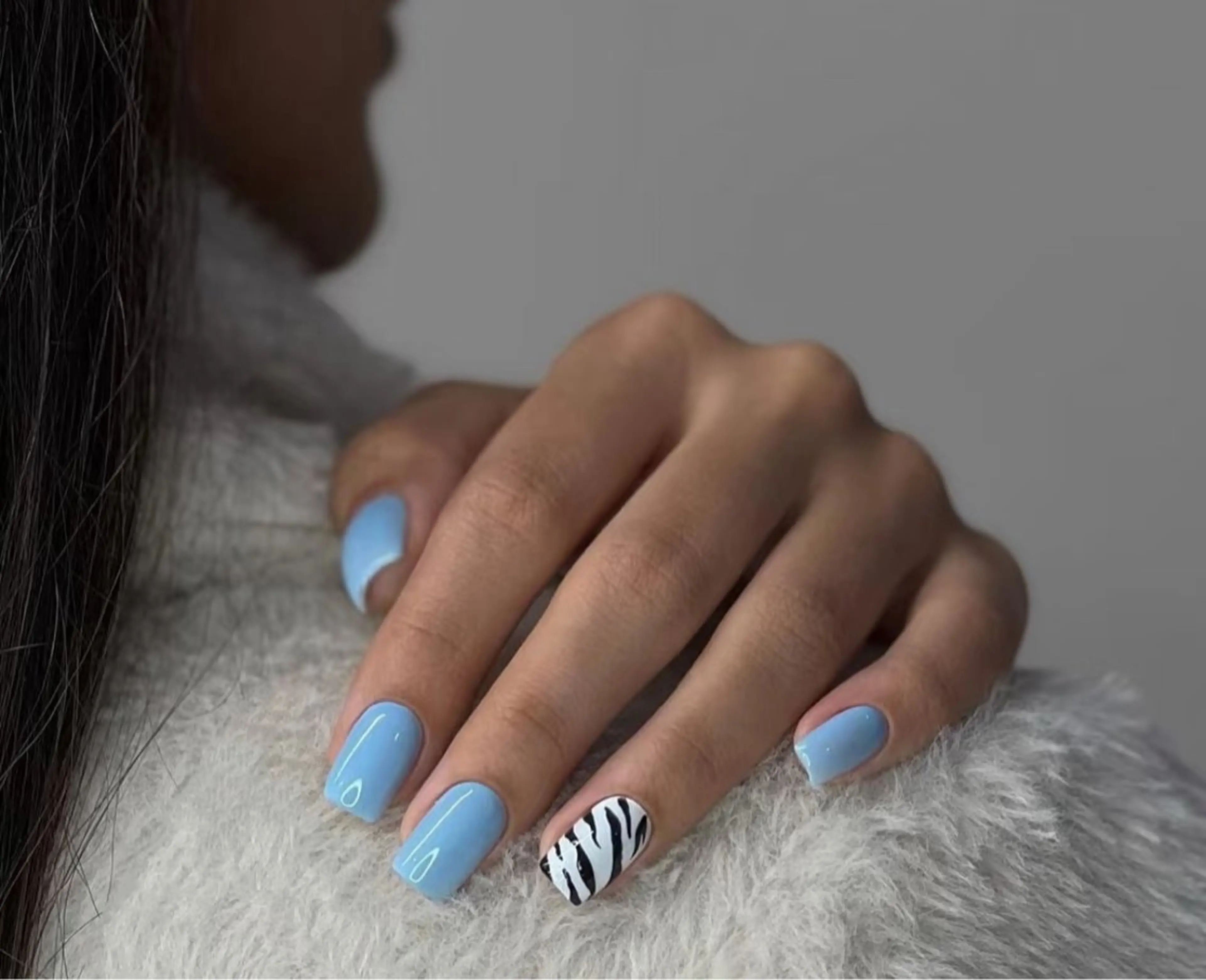 ミディアム ハンドネイル 宮崎 もものネイルデザイン