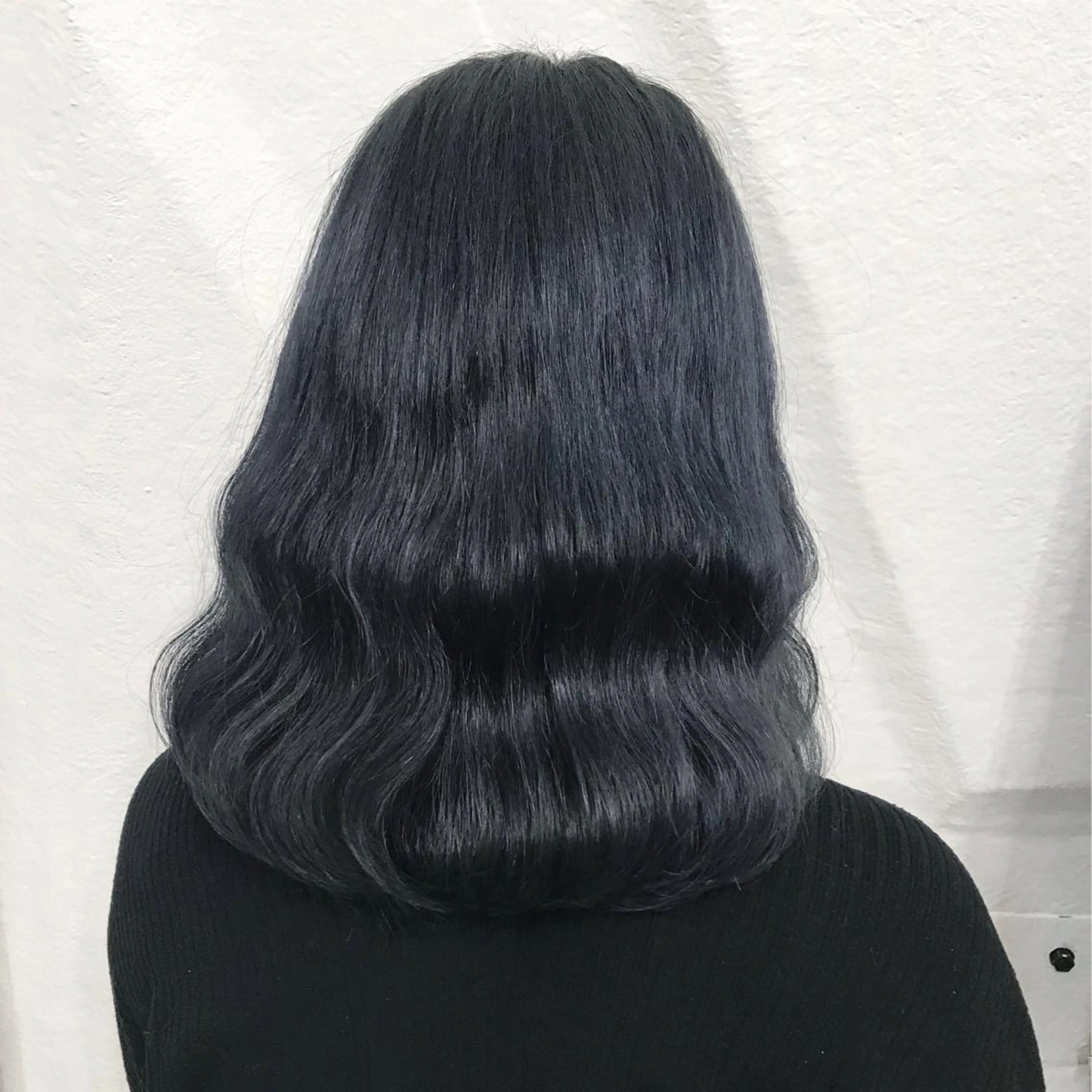 ミディアム カラー ブリーチ ネイビーカラー K-POP好き美容師 🇰🇷Kai.Yのヘアスタイル