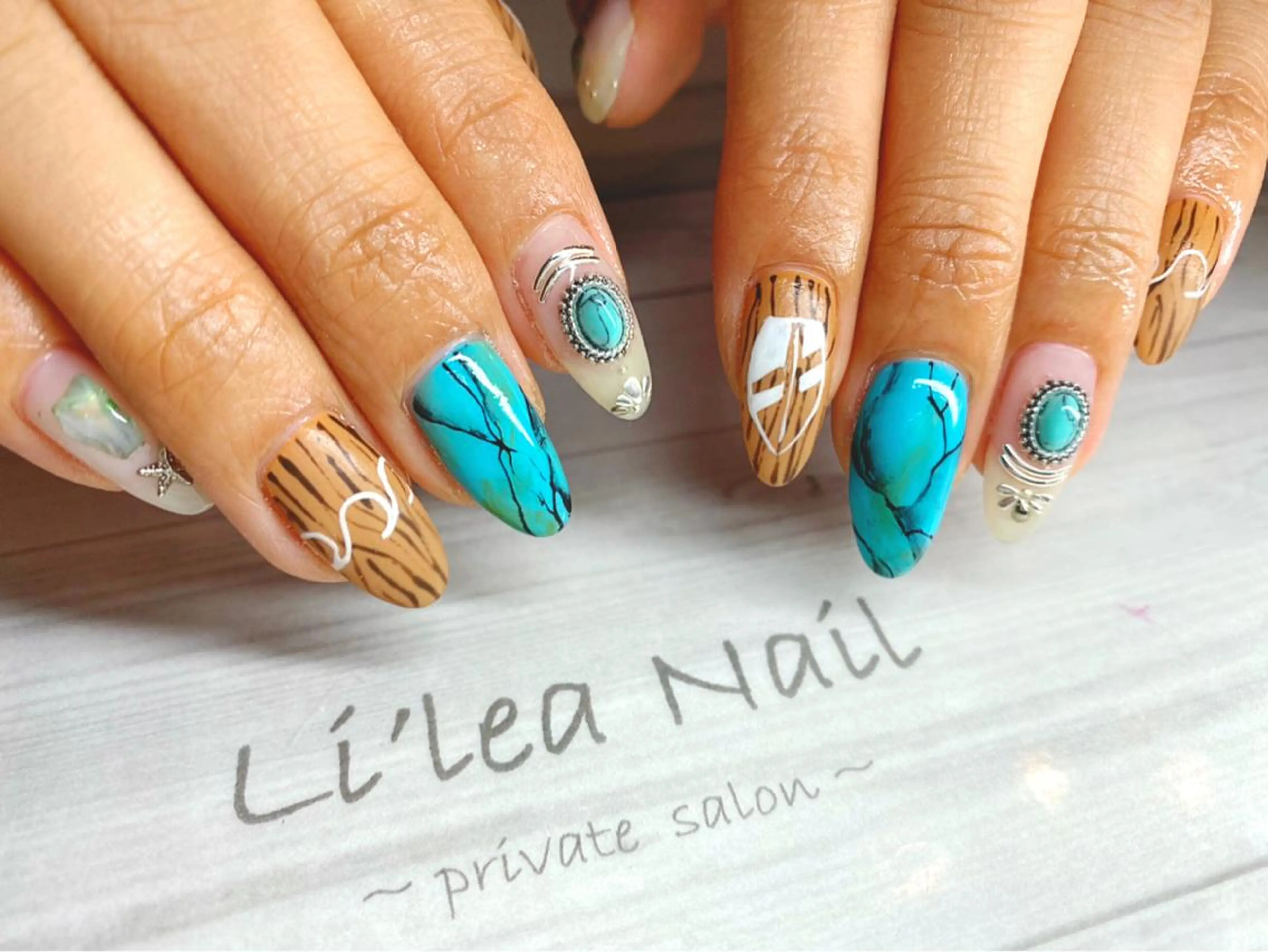 ネイル Li'leaNail AINAのネイルデザイン