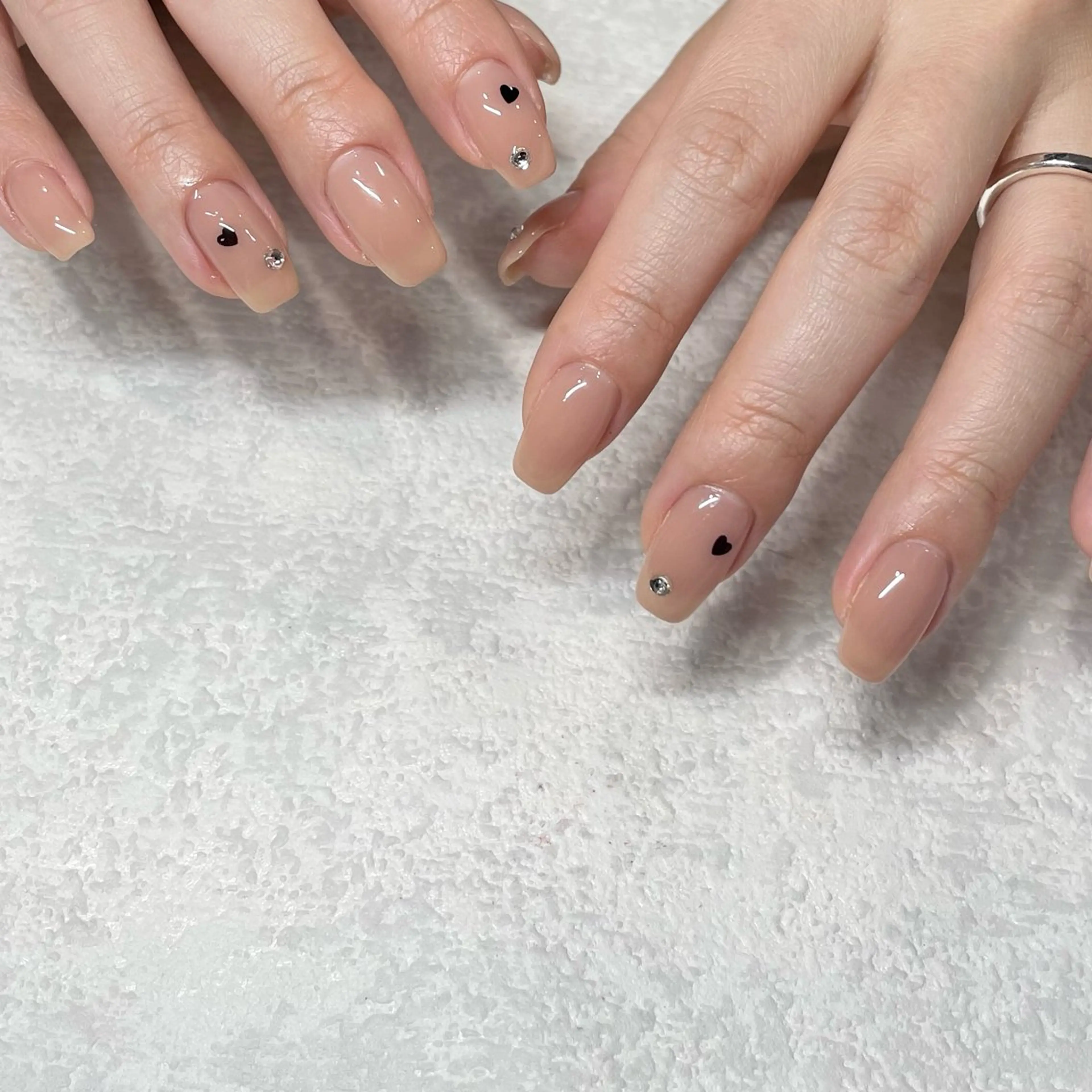 ネイル ハート ホログラムネイル パラジェルサロン 大人女性が通うサロンのネイルデザイン