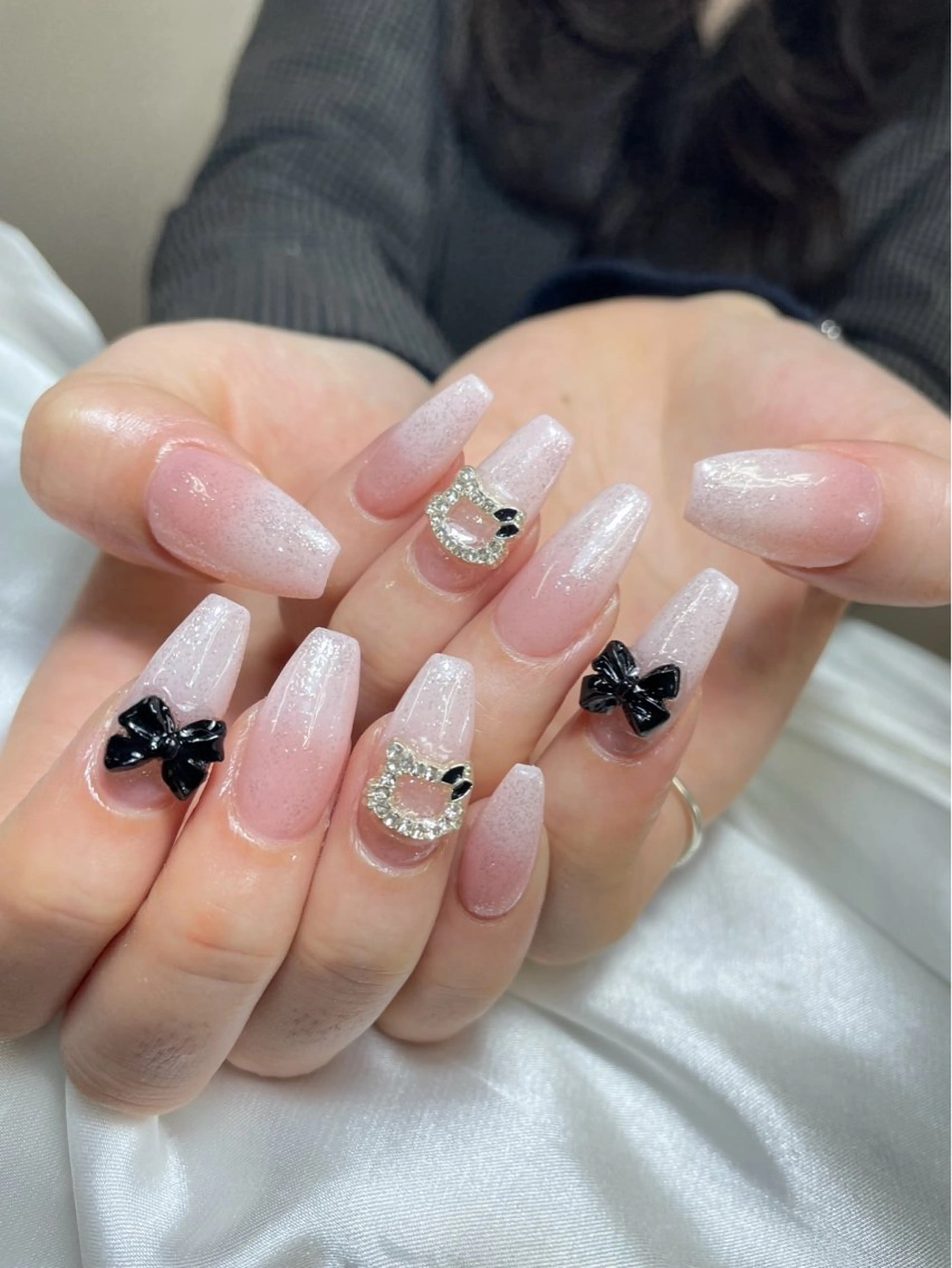 ネイル チークネイル 長さ出し フットネイル ジェルネイル 卒業式 𝓐𝓷𝓻𝓲 XiinhNailのネイルデザイン