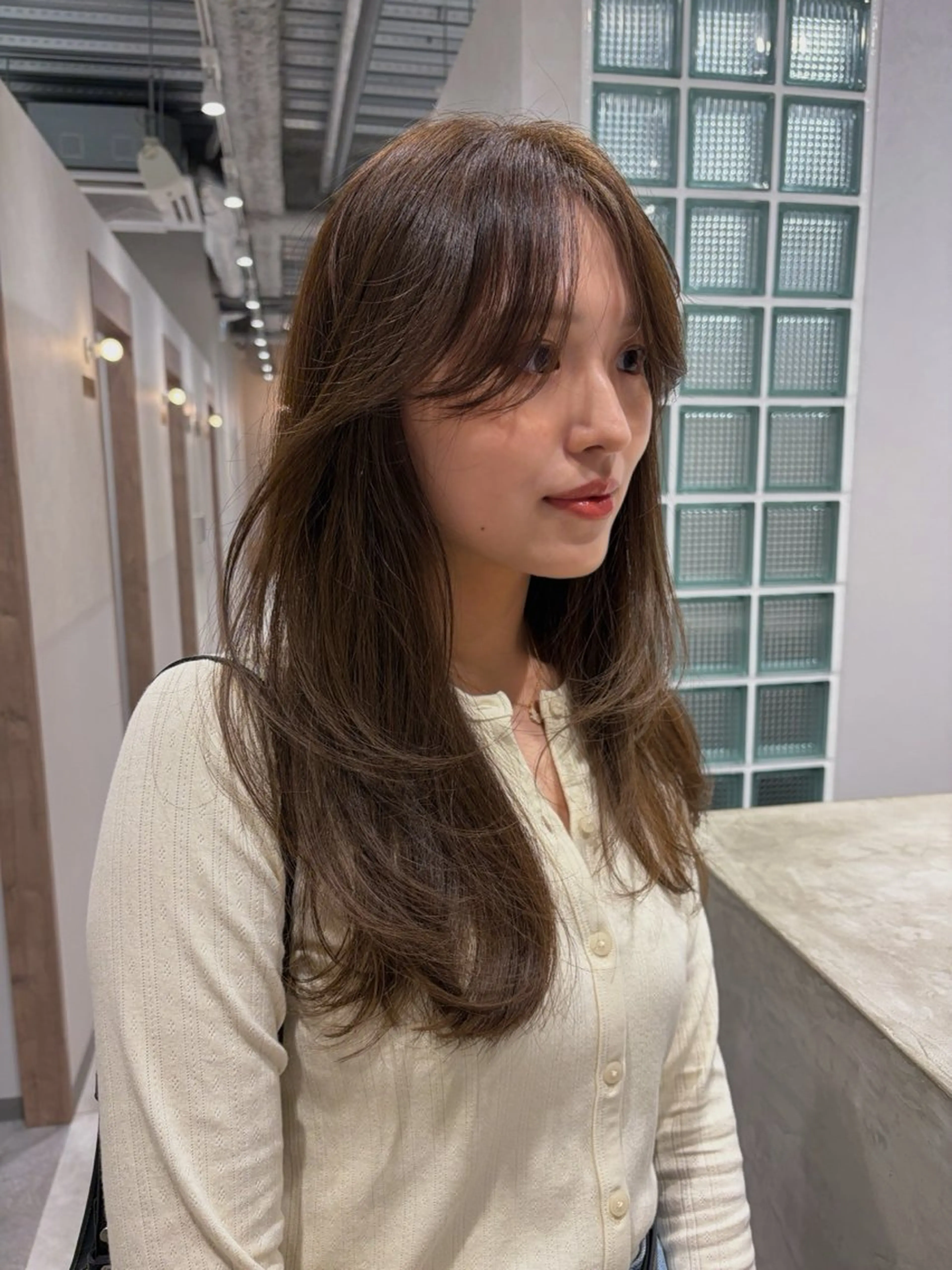 ミディアム カラー オリーブグレー レイヤーカット カット ヘアカラー トリートメント 砂原 ひよりのヘアスタイル