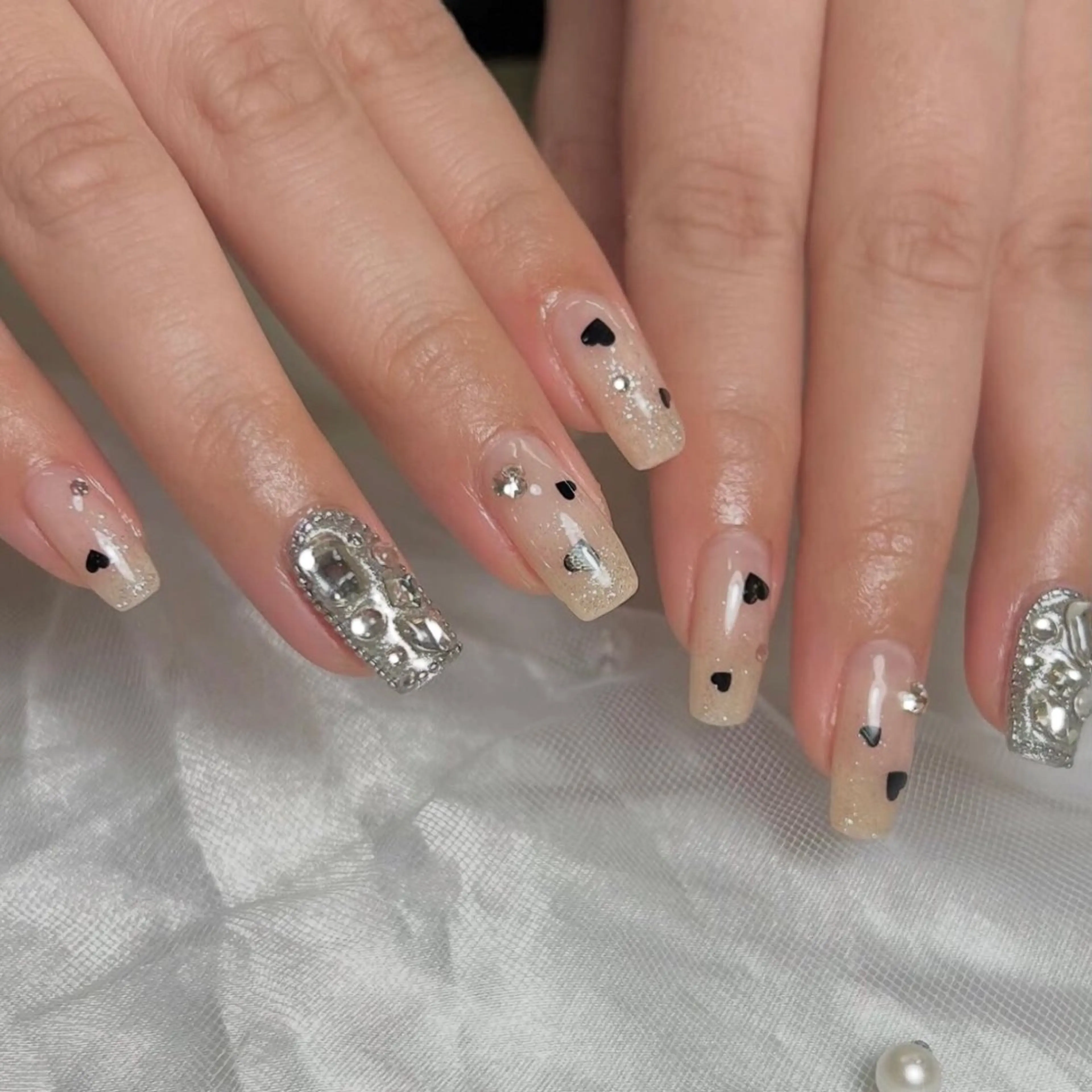 ネイル キラキラネイル nails Lazosのネイルデザイン