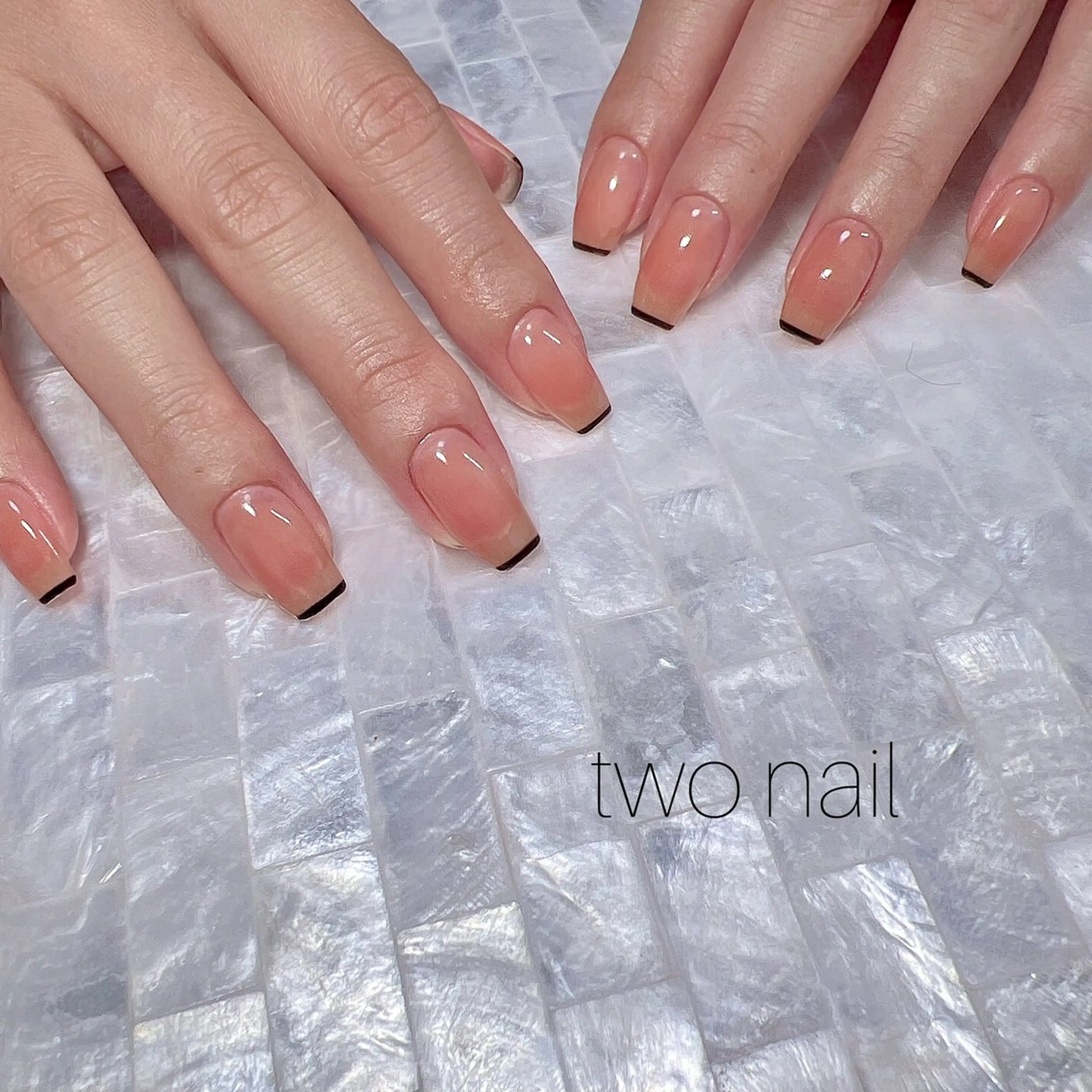 ネイル アートネイル ブラウン ネイルチップ ホワイト ハンドネイル two nailのネイルデザイン