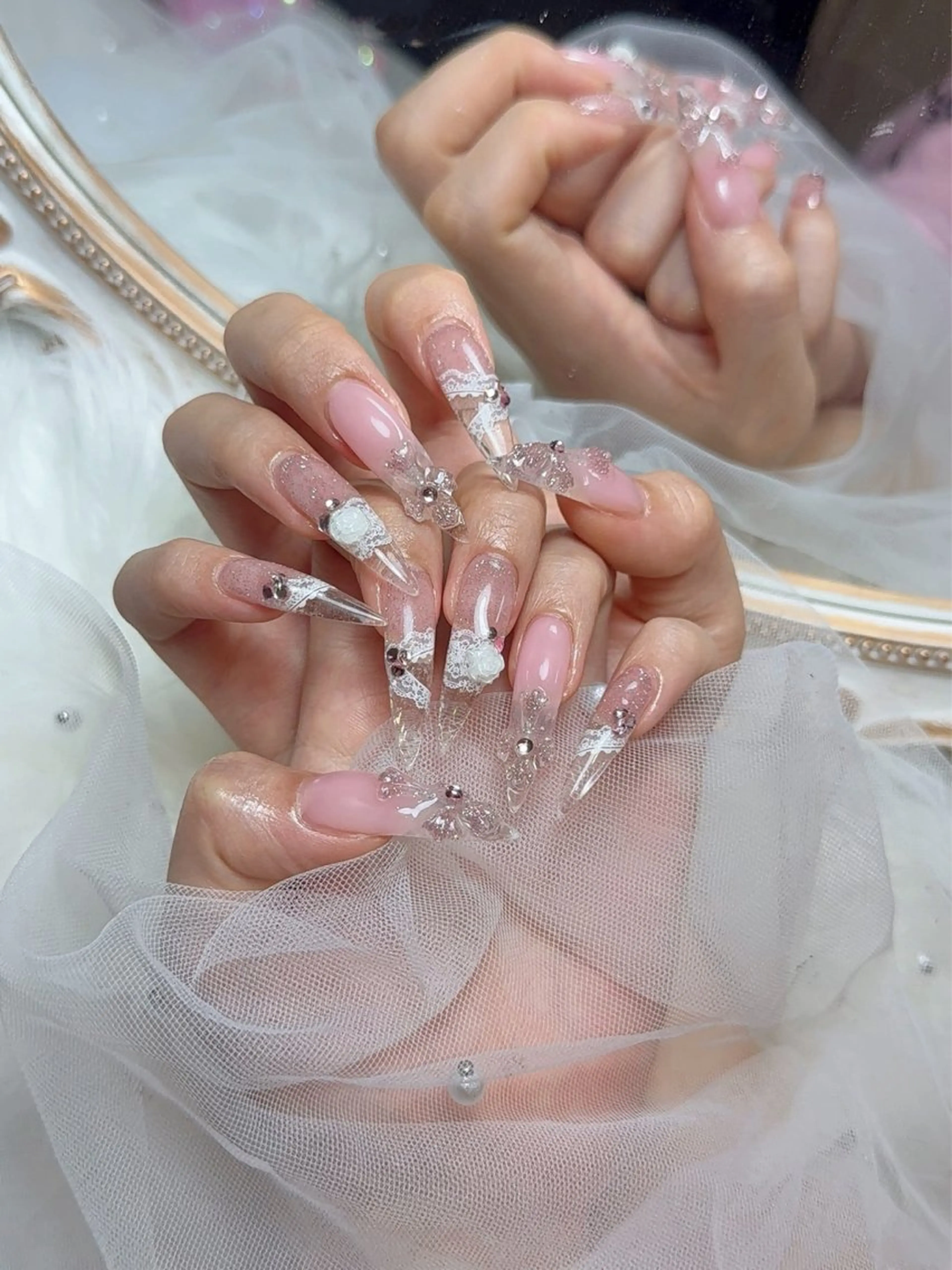 ネイル チークネイル ドット フレンチネイル グラデーション ハート ハンドネイル Julli NailStudioのネイルデザイン