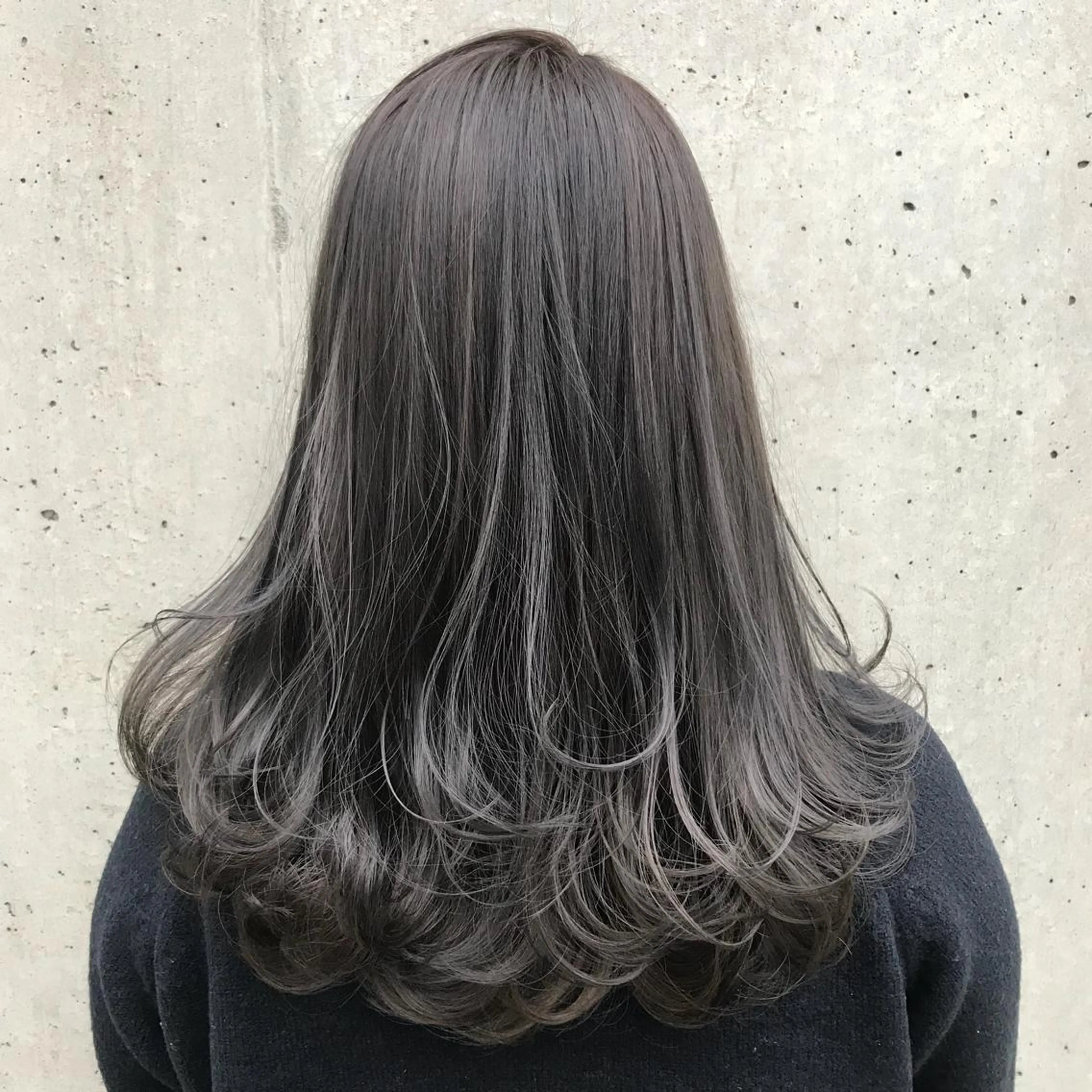 ロング カラー アッシュ アッシュグレー アッシュグレージュ ブリーチ グレージュ 韓国レイヤーカット 🧸ベージュカラーのヘアスタイル