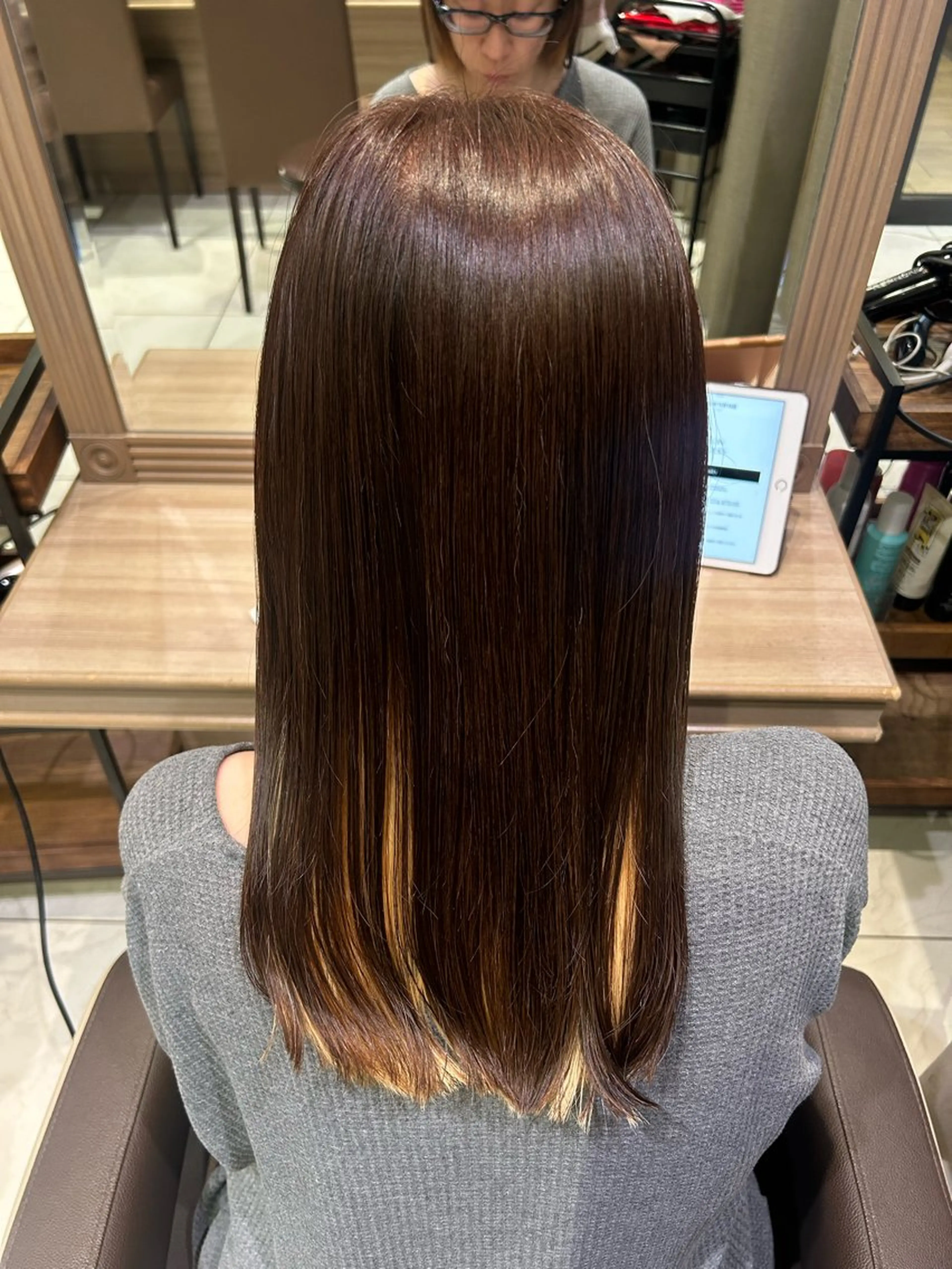 セミロング 韓国 ブリーチ無し Wカラー💗夢果💗のヘアスタイル