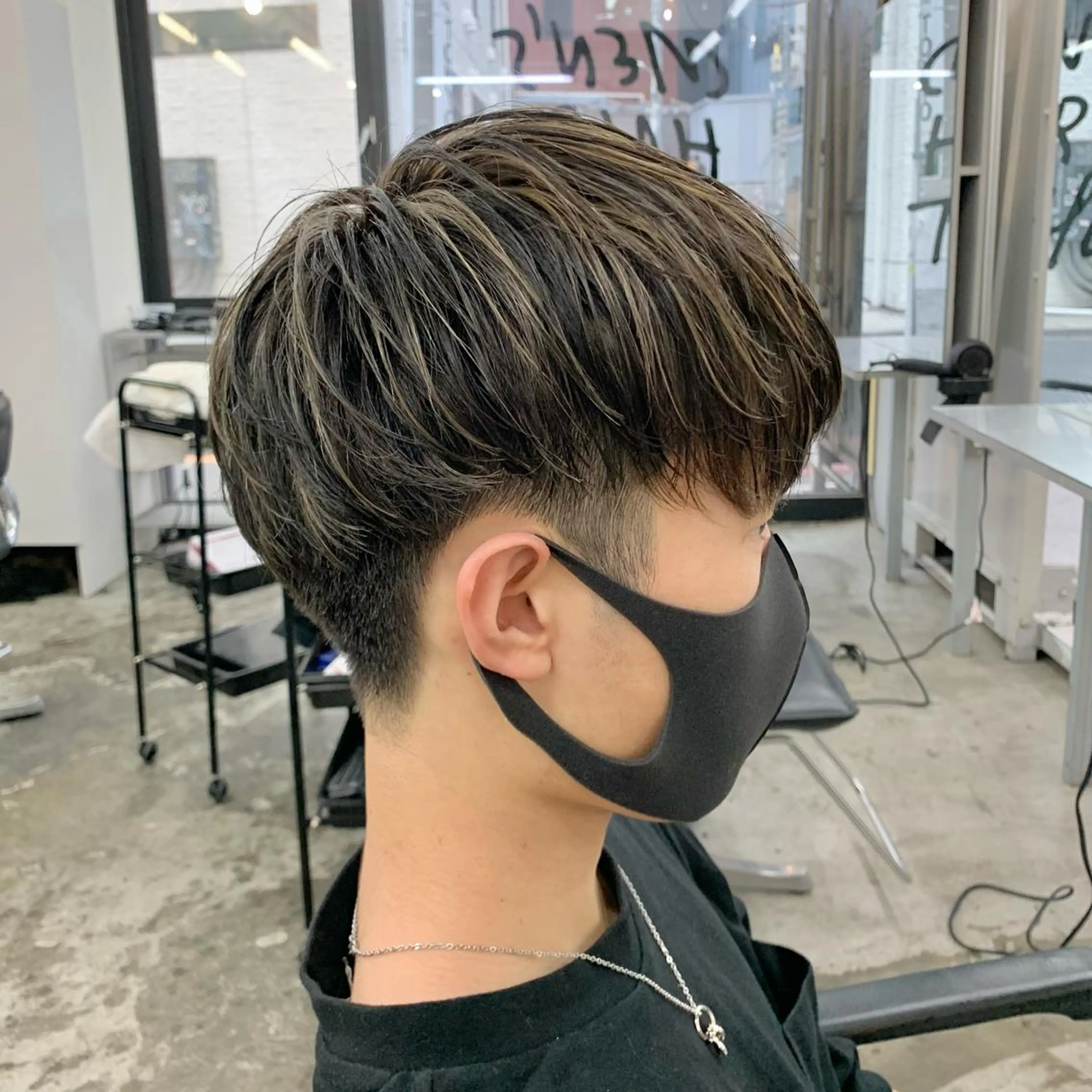 ショート カラー メンズ メンズハイライト マッシュ ハイライトカラー ハイライト カット ヘアカラー メンズ特化美容師/ 藤戸 椋のヘアスタイル