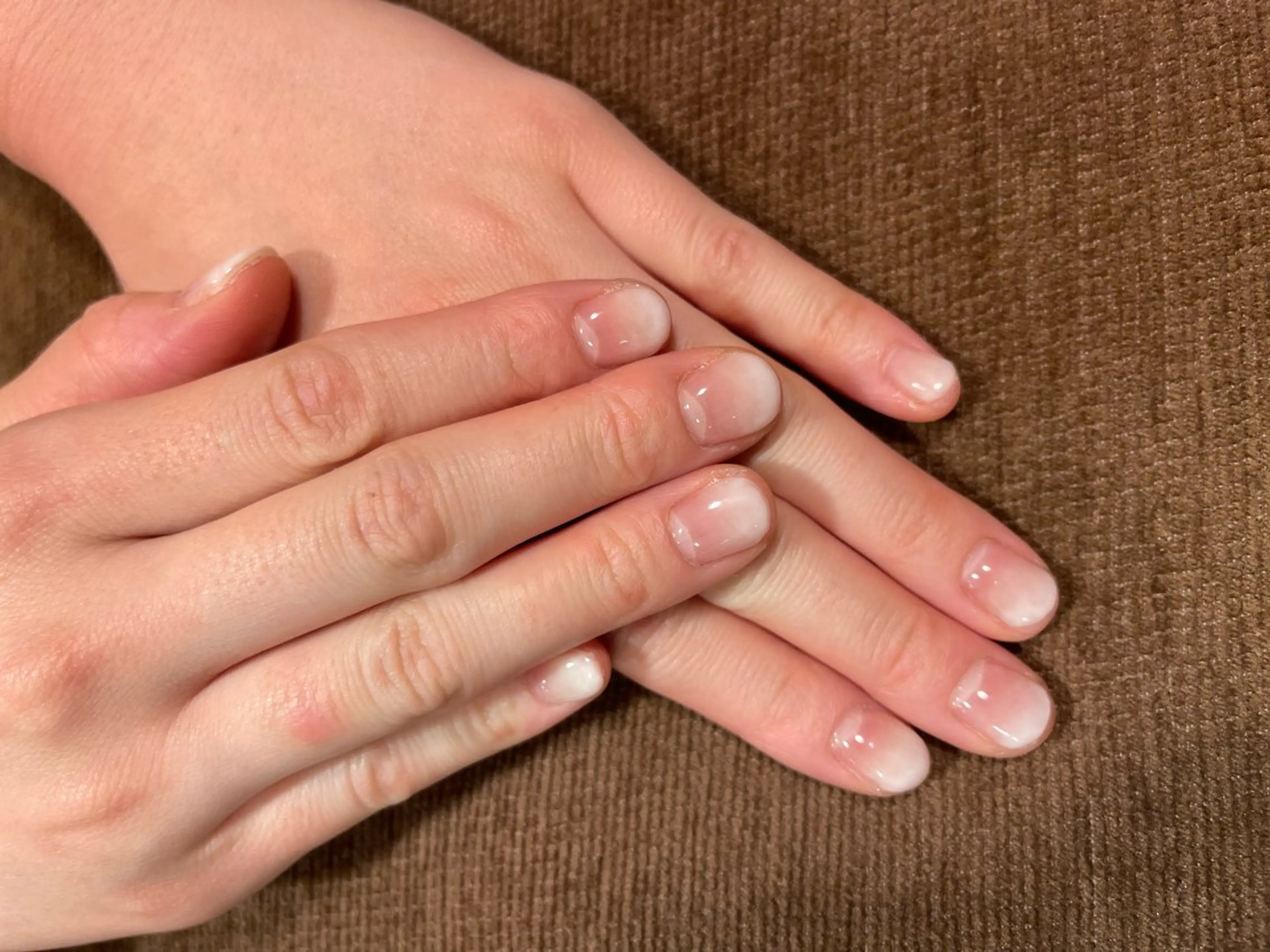 ネイル グラデーション 安藤 沙妃のヘアスタイル