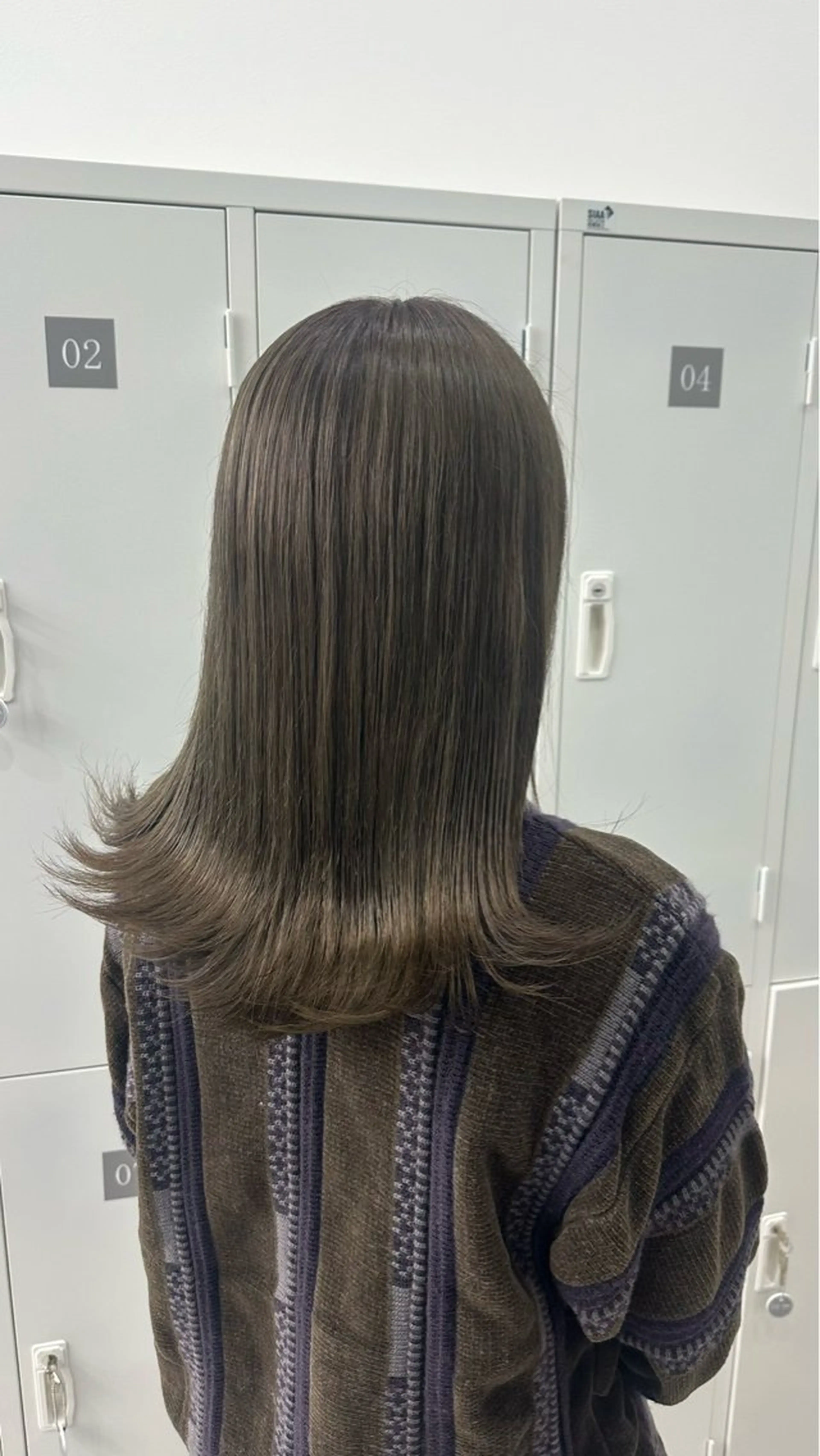 ミディアム カラー アッシュ アッシュグレー アッシュグレージュ グレージュ 佐藤 琳のヘアスタイル