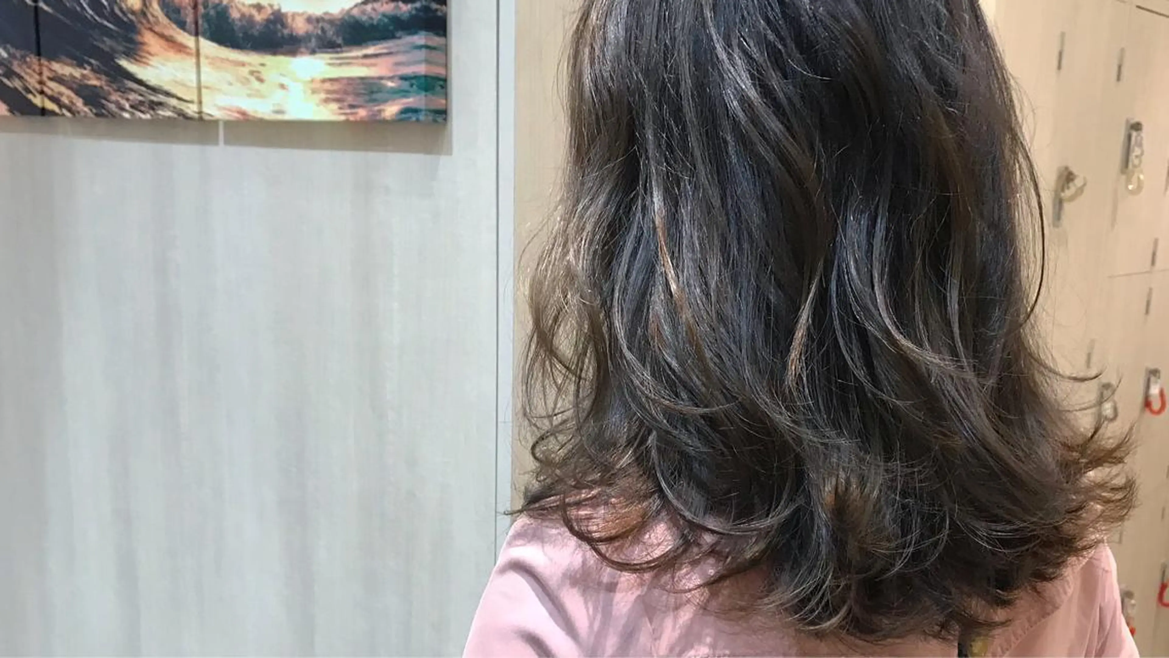 ミディアム カラー ハイライトカラー ハイライト 当日予約🆗✂︎ ウエモト　タクのヘアスタイル