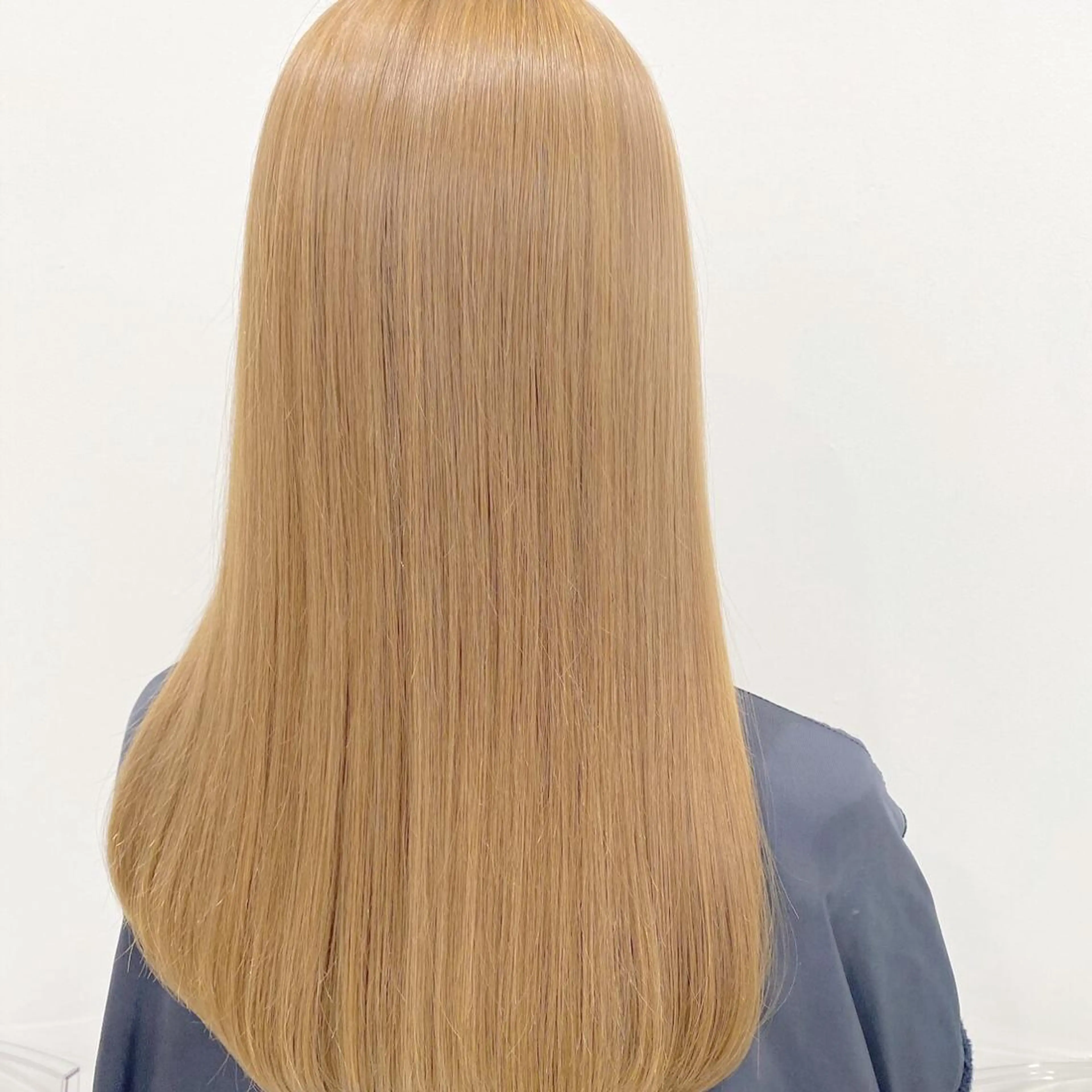 ロング カラー ヘアカラー トリートメント ハイトーン×レイヤー カットTAKUMIのヘアスタイル