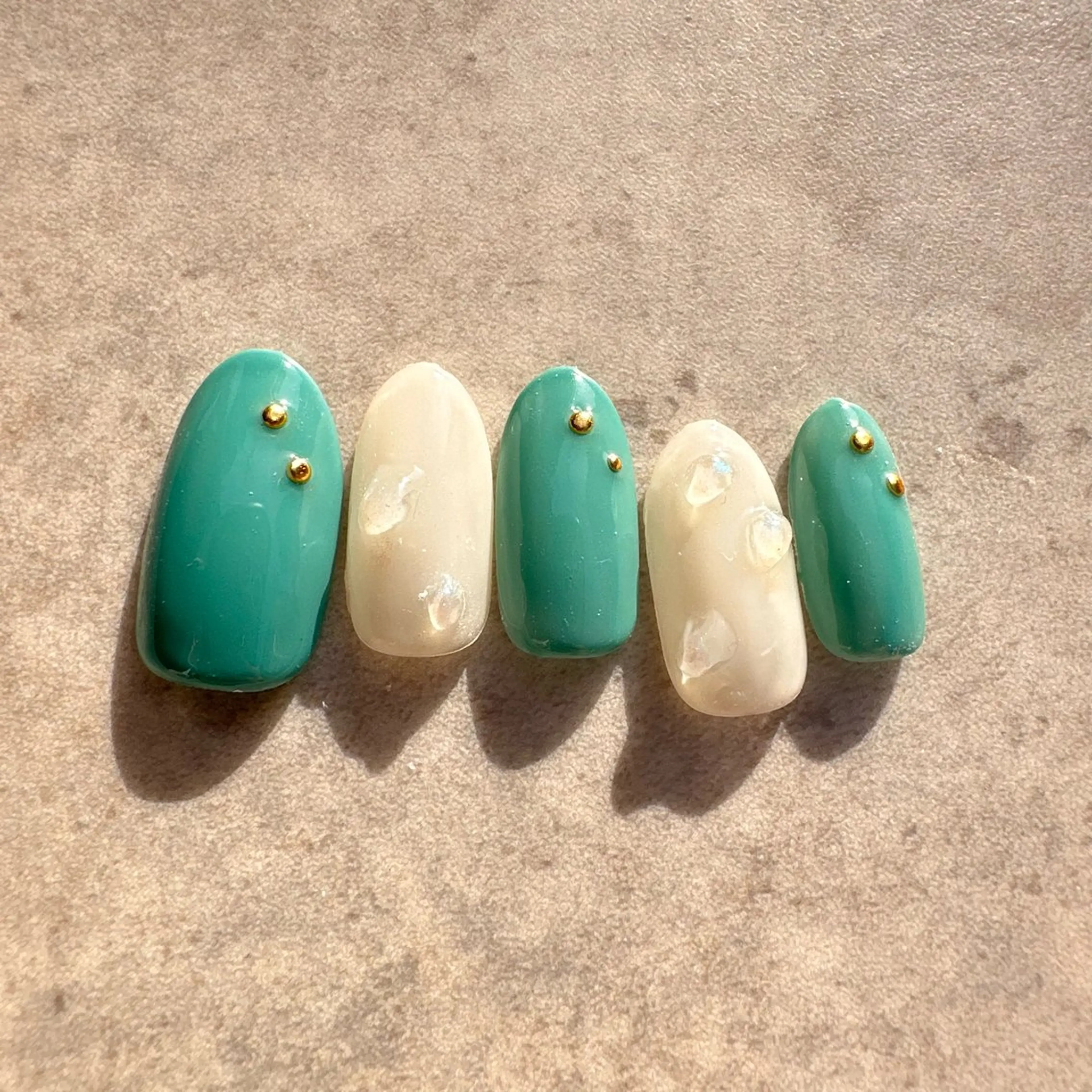 ネイル クリアネイル グリーン ハンドネイル ハンドケア 🫧RaLa ⭐︎AYAKA🫧のネイルデザイン