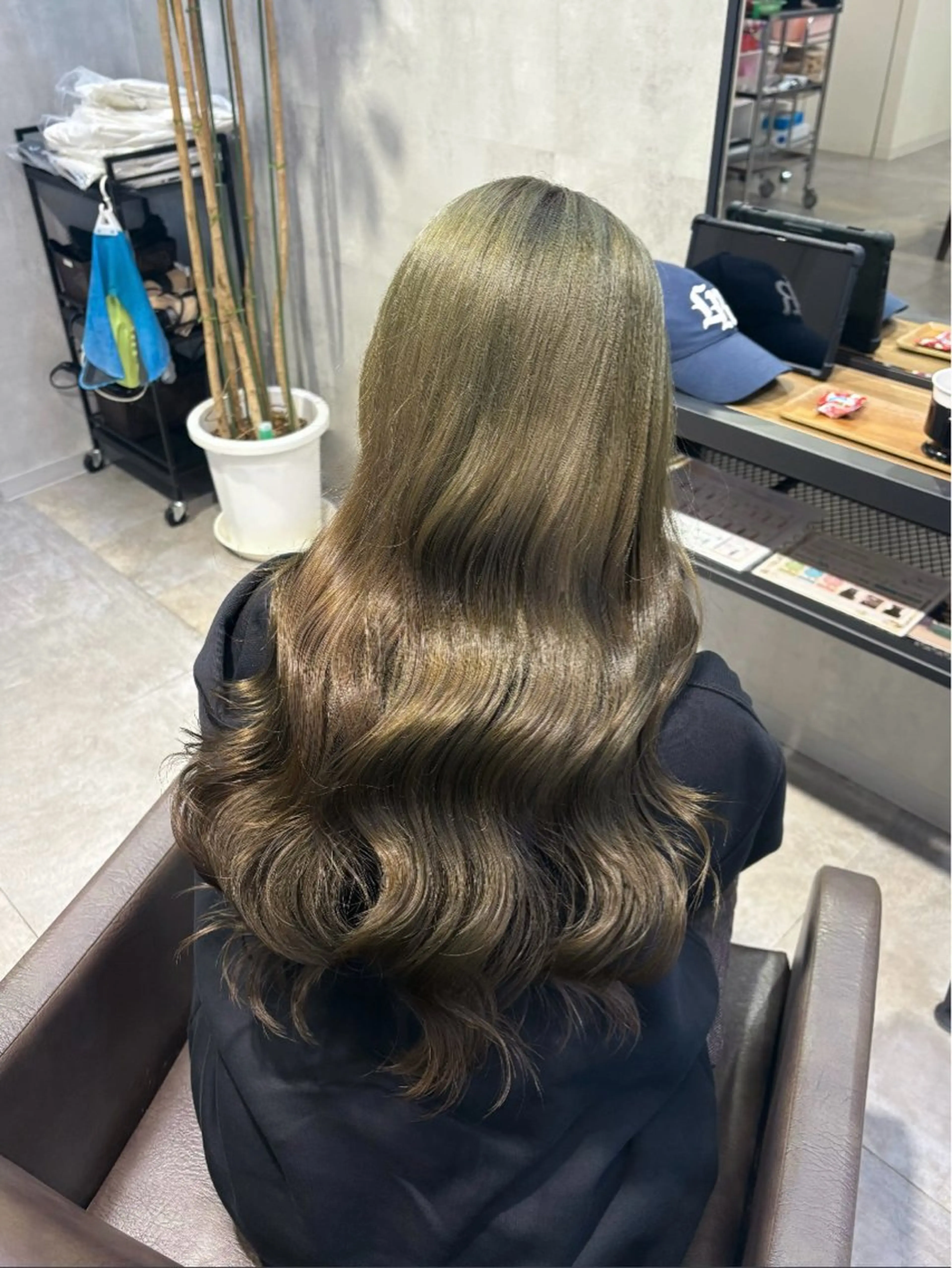 ロング ヘアカラー オオムラ メイの眉毛・アイブロウイメージ