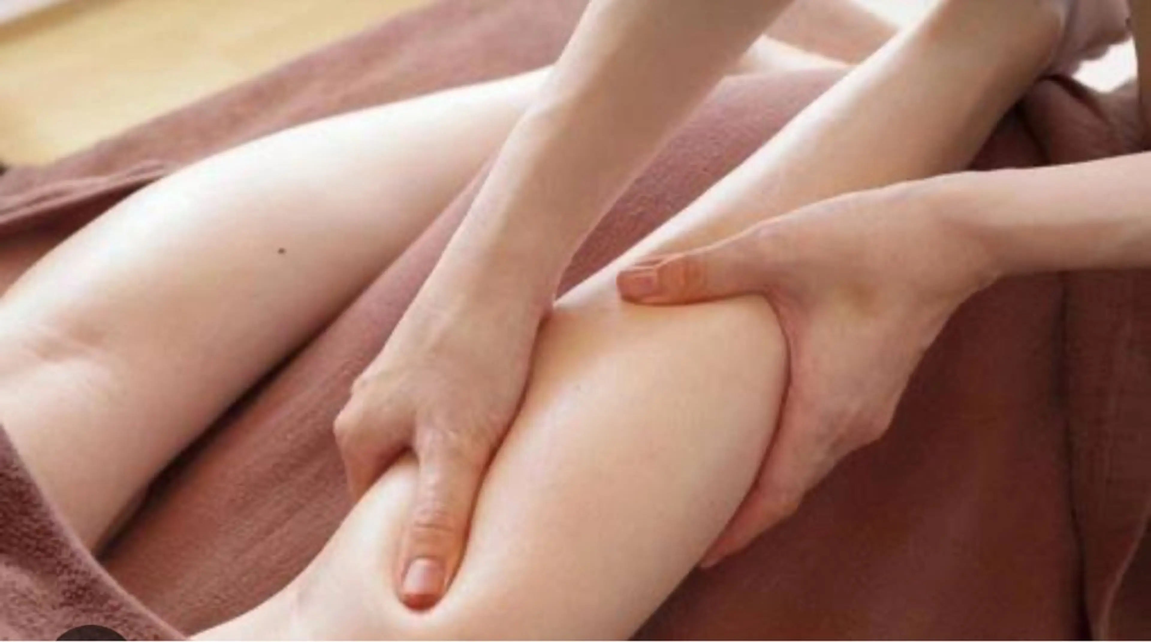 冷え、むくみの気になる方、すっきり美脚コース(足裏30+ふくらはぎ30分)の写真