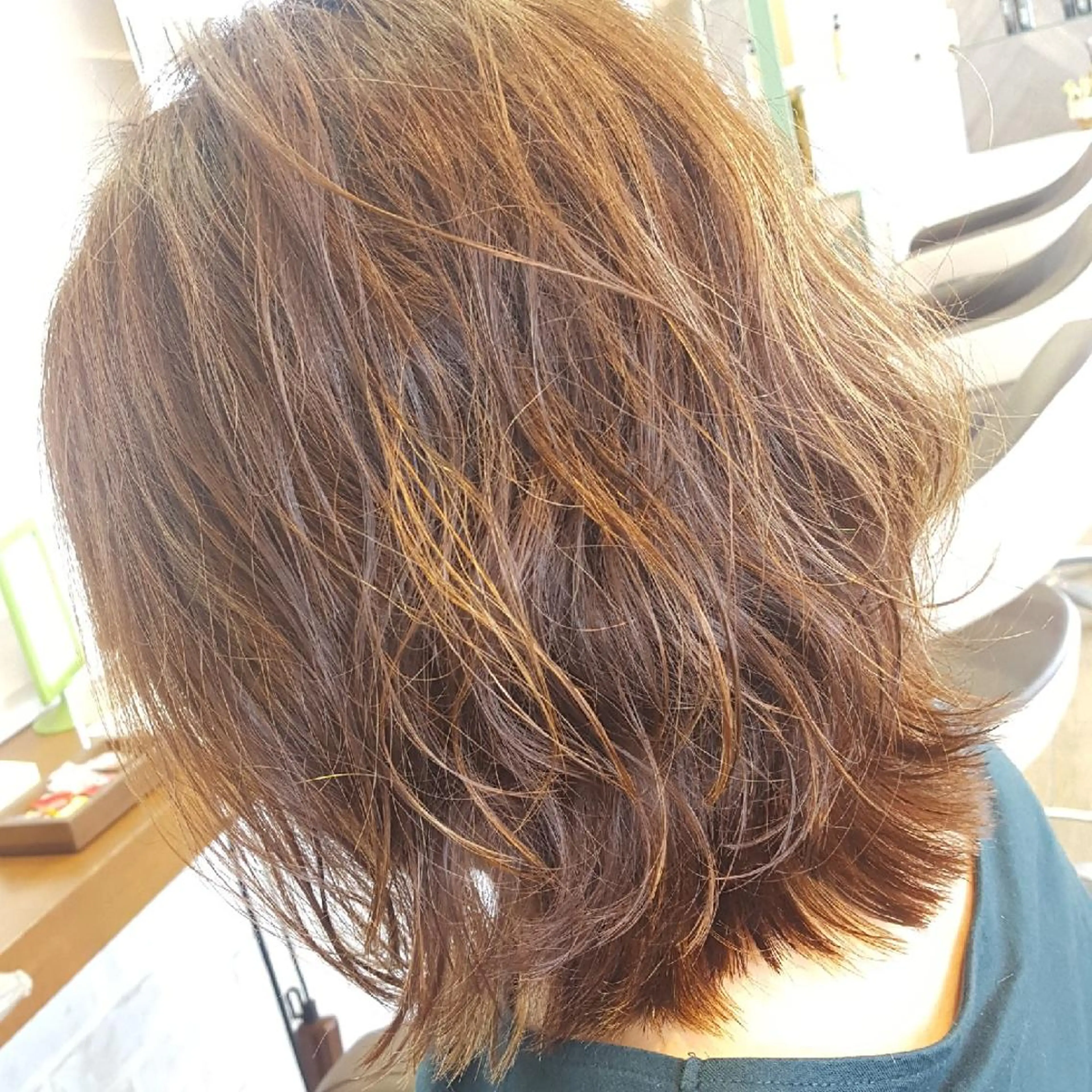カラー ハイライトカラー 若泉 真梨のヘアスタイル