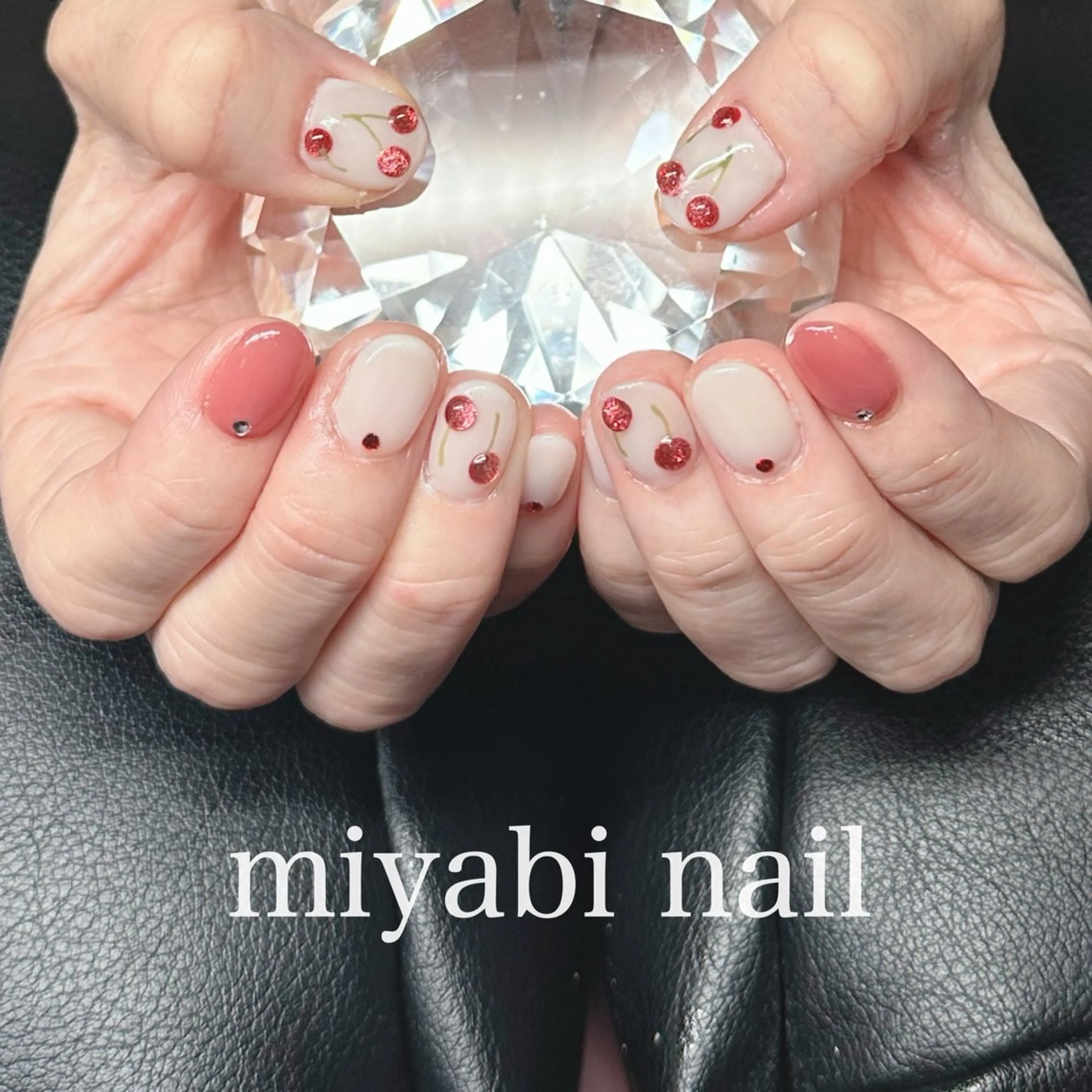 ネイル マグネットネイル 持ち込み ぷっくりネイル 赤色 ホワイト ハンドネイル miyabi nail 桂川駅近くのネイルデザイン