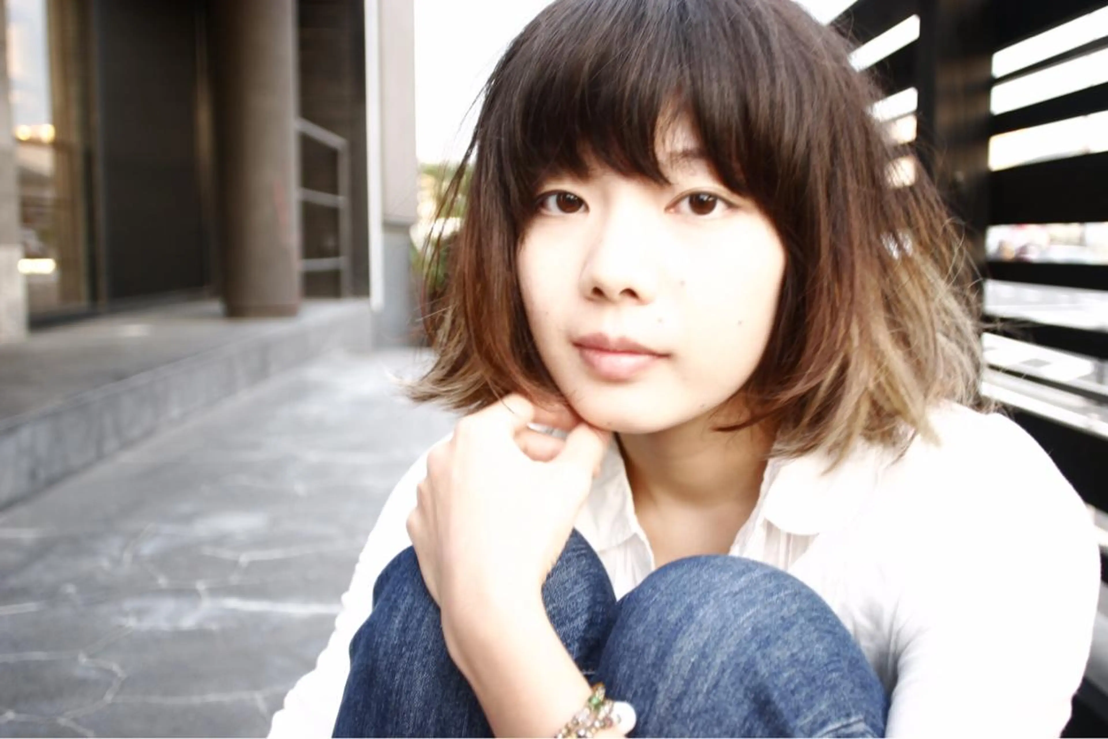 ショート カラー 切りっぱなしボブ ショートボブ バレイヤージュ ベージュカラー ブリーチ AKUTSU KOICHIのヘアスタイル