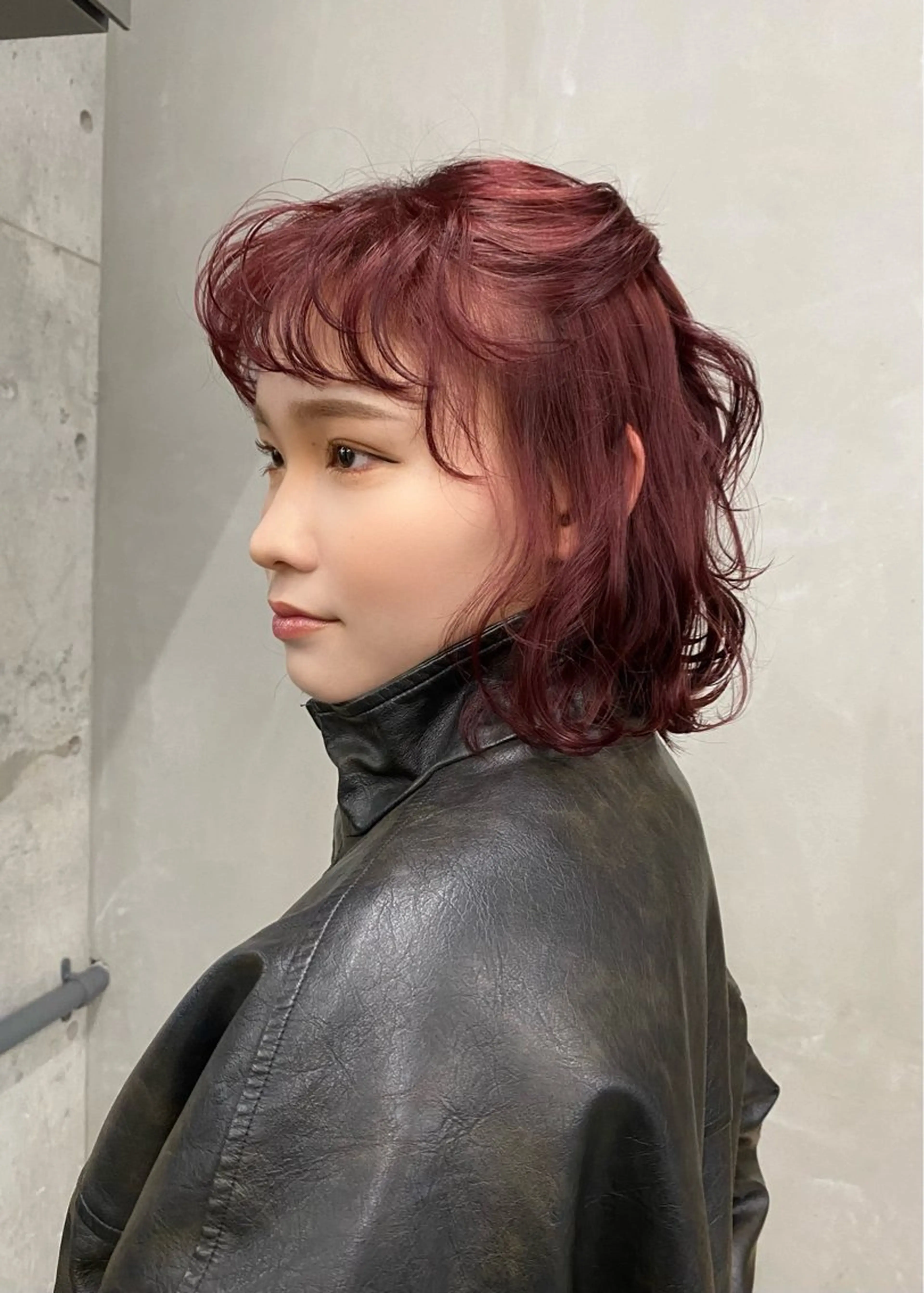 ミディアム カラー ヘアアレンジ ブリーチ ブリーチなしカラー レッドカラー カット ヘアカラー mina 🌷のヘアスタイル