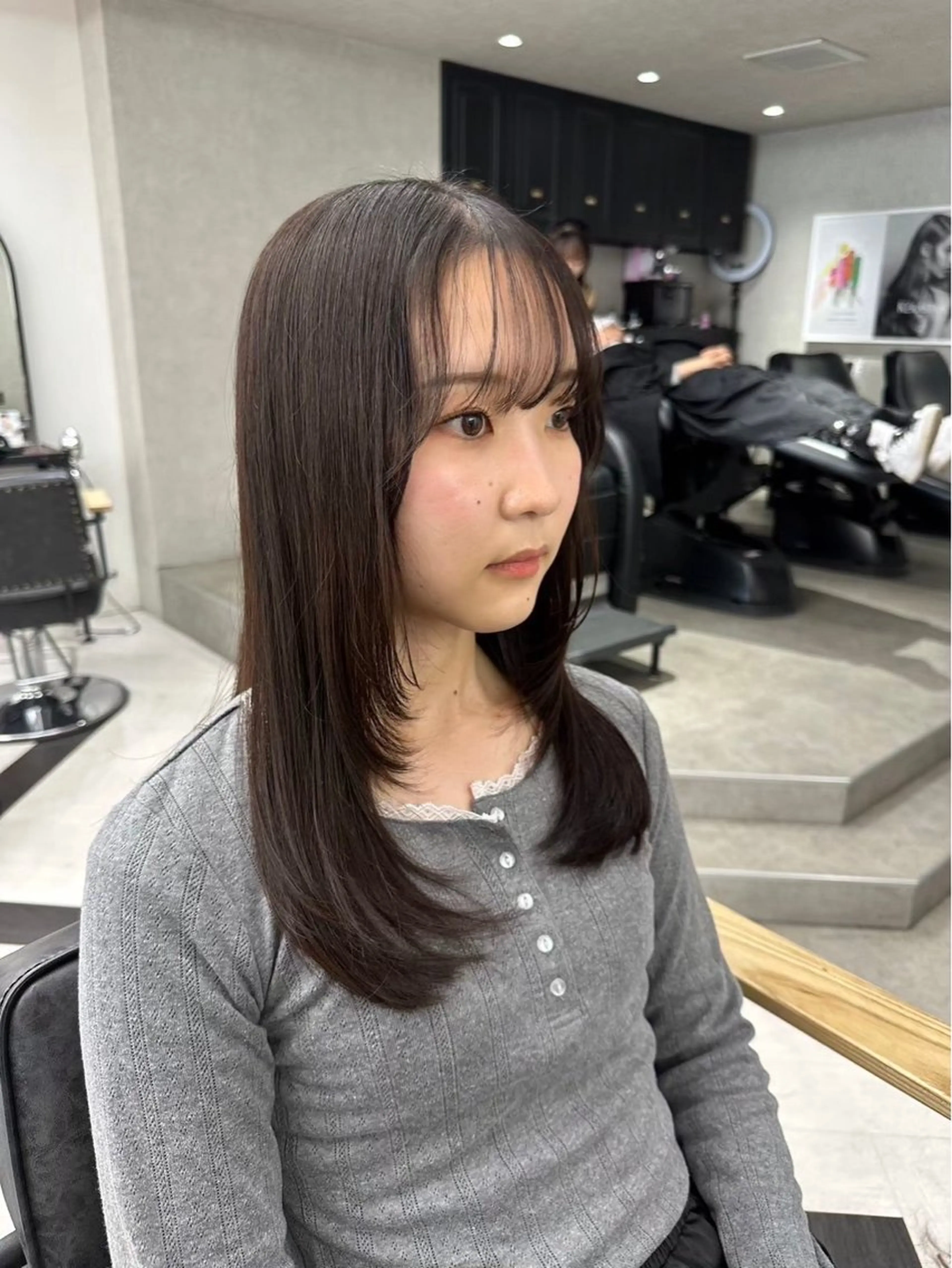 ロング カット himari💜 ハイトーンカラーのヘアスタイル