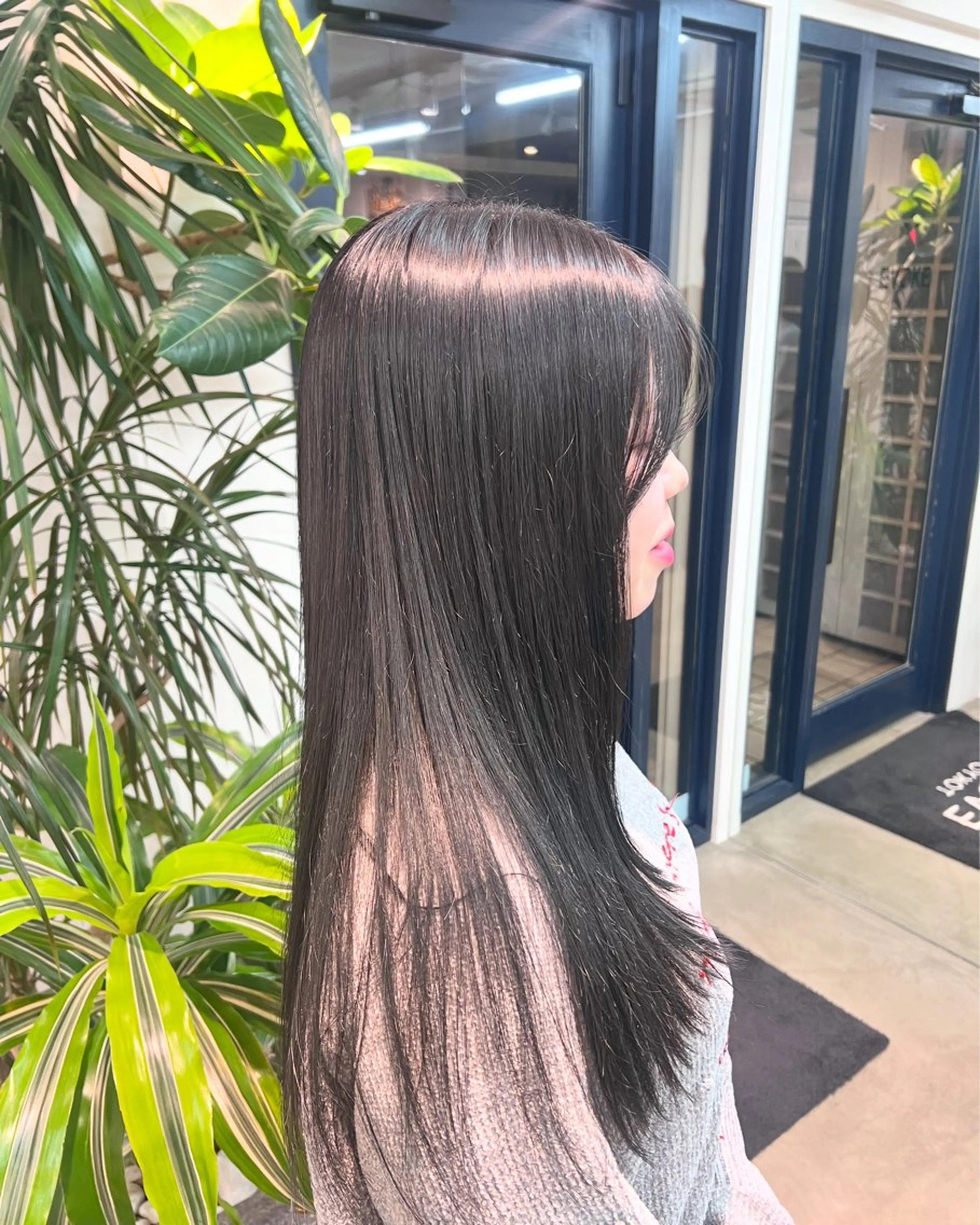 セミロング レイヤーカット 山中 欧輔のヘアスタイル