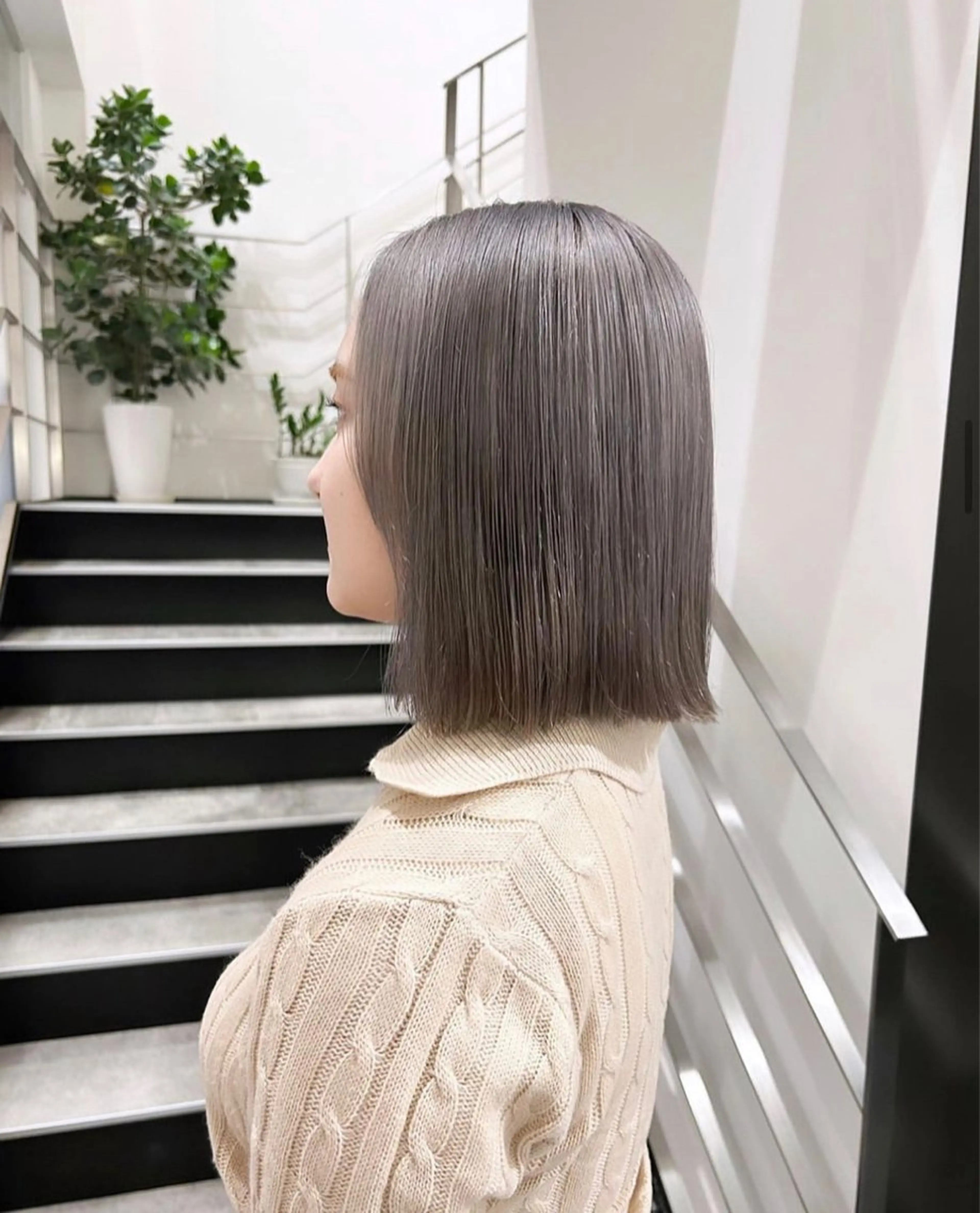 ミディアム カラー パーマ ヘアアレンジ キッズ グレージュ ハイトーンカラー シルバー シルバーグレージュ ボブ stylist 🌸 kana.のヘアスタイル
