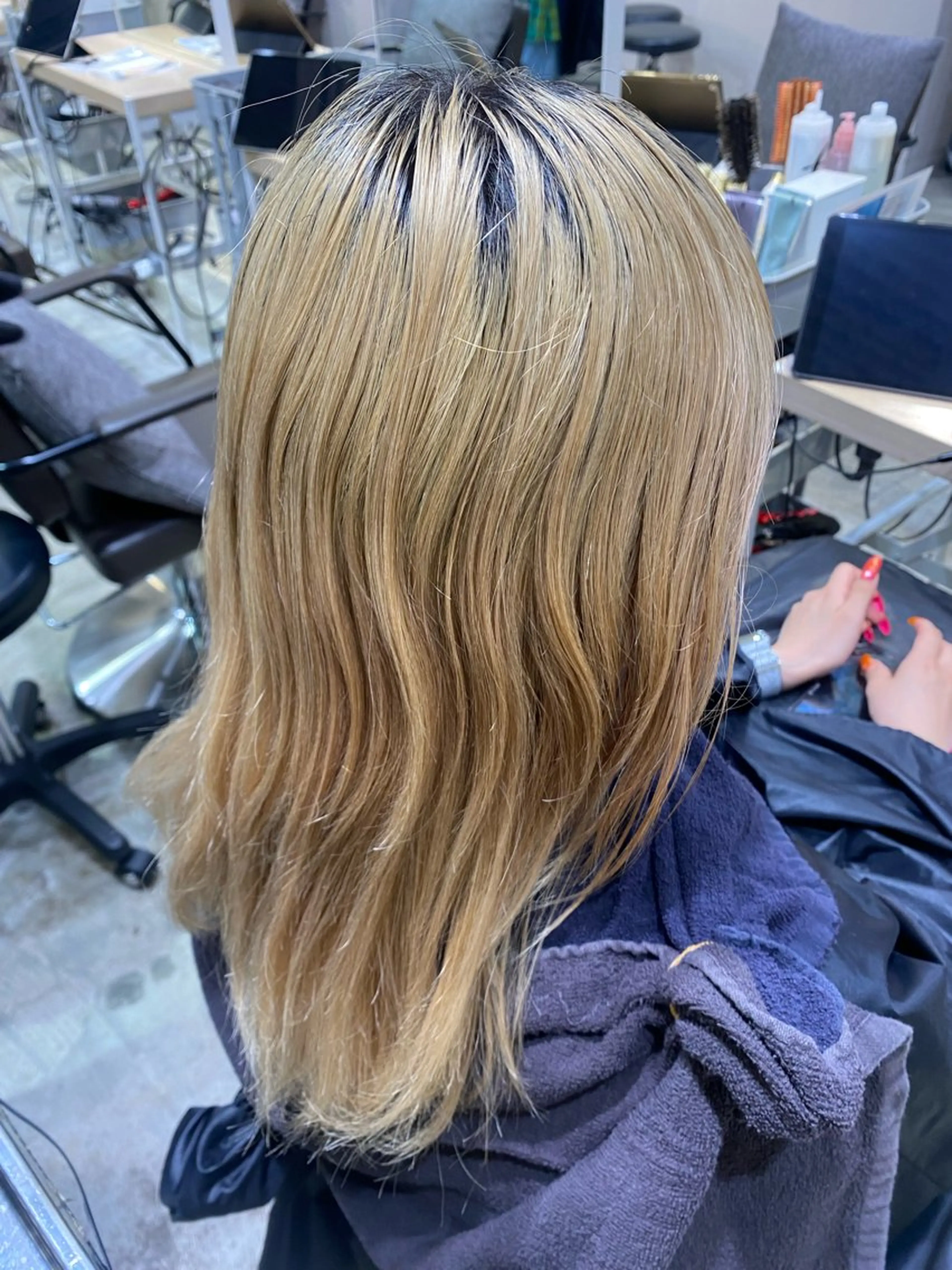 ミディアム カラー カットモデル FILMSりくのヘアスタイル