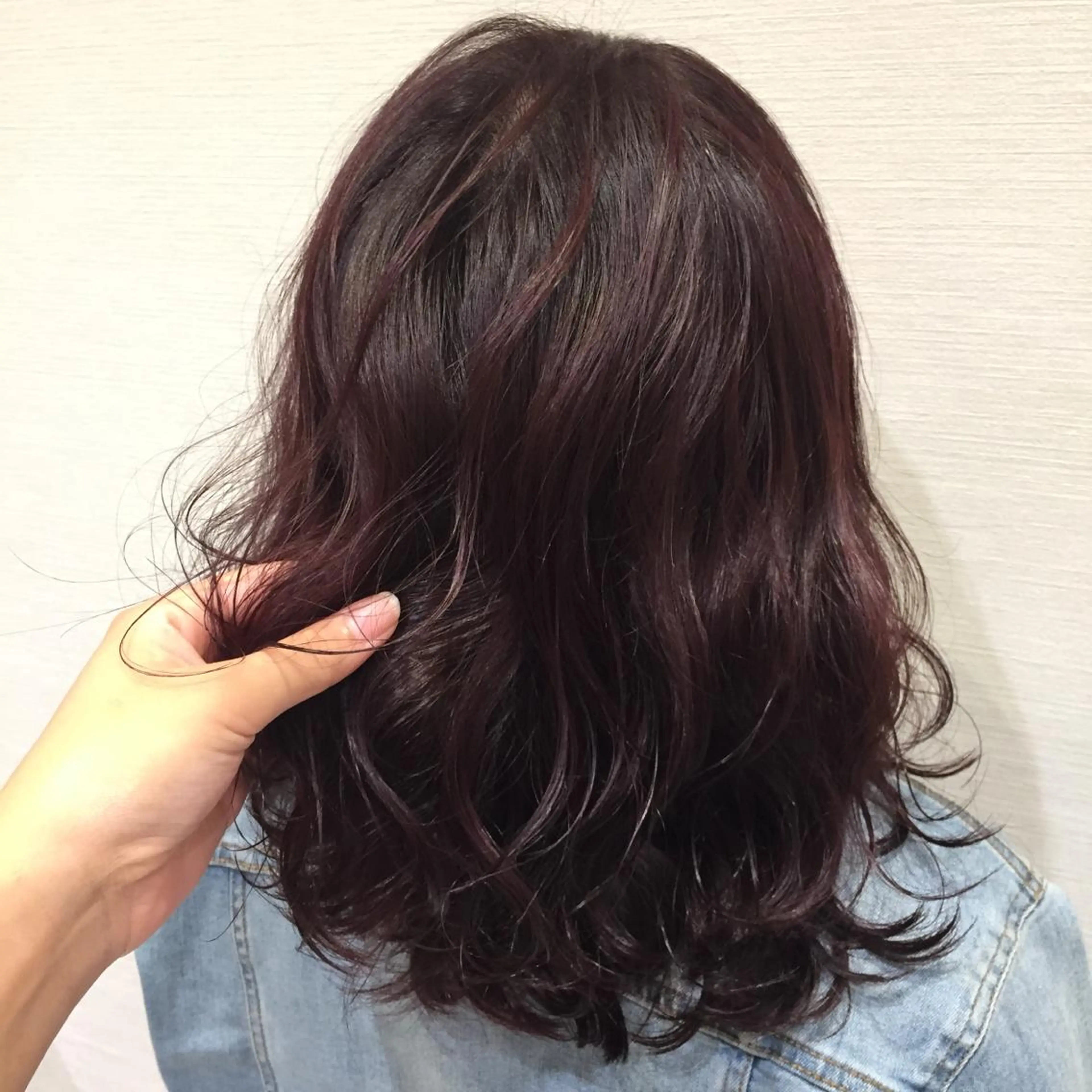 カラー 赤阪 優奈のヘアスタイル