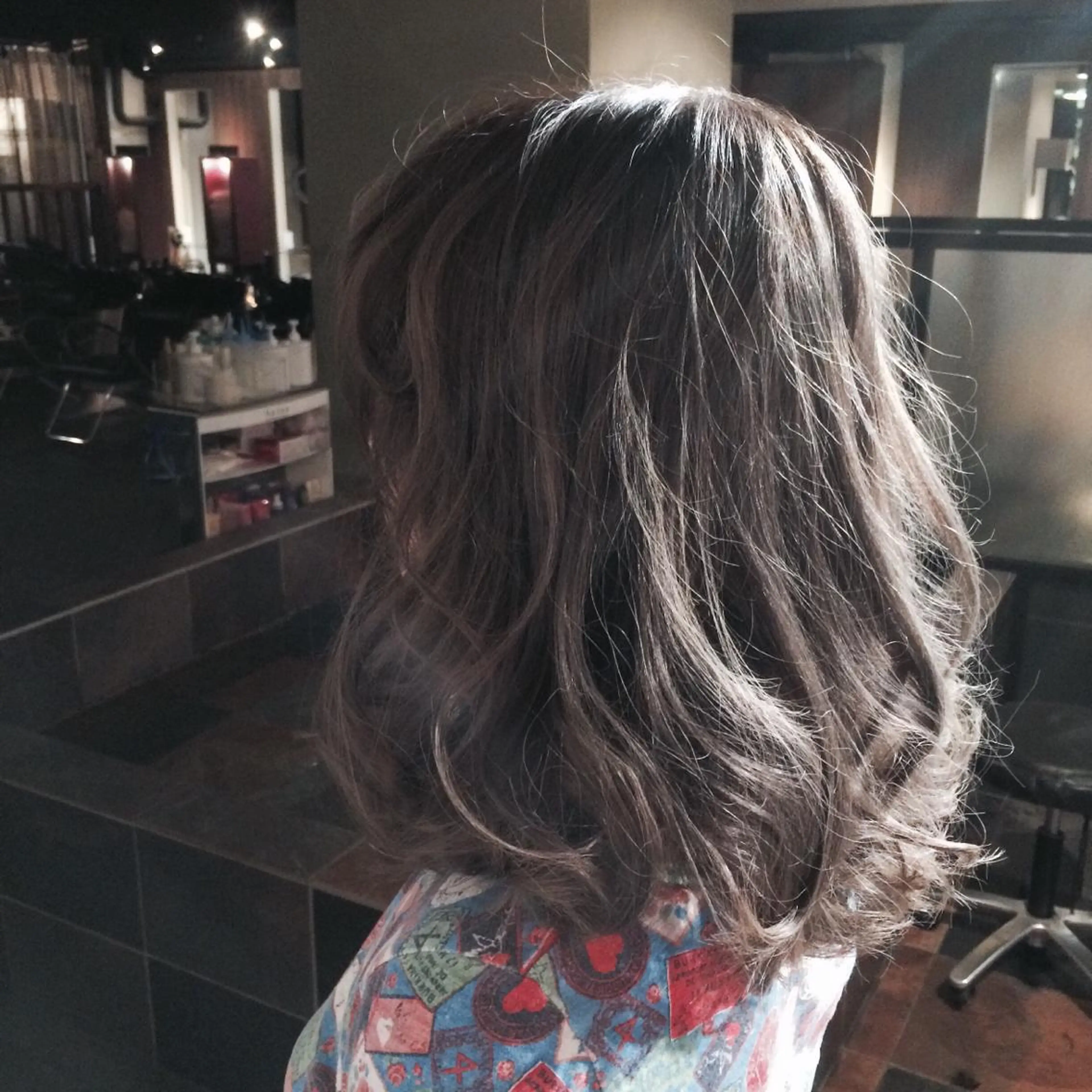 ミディアム ハイライト Eliss 堀江のヘアスタイル