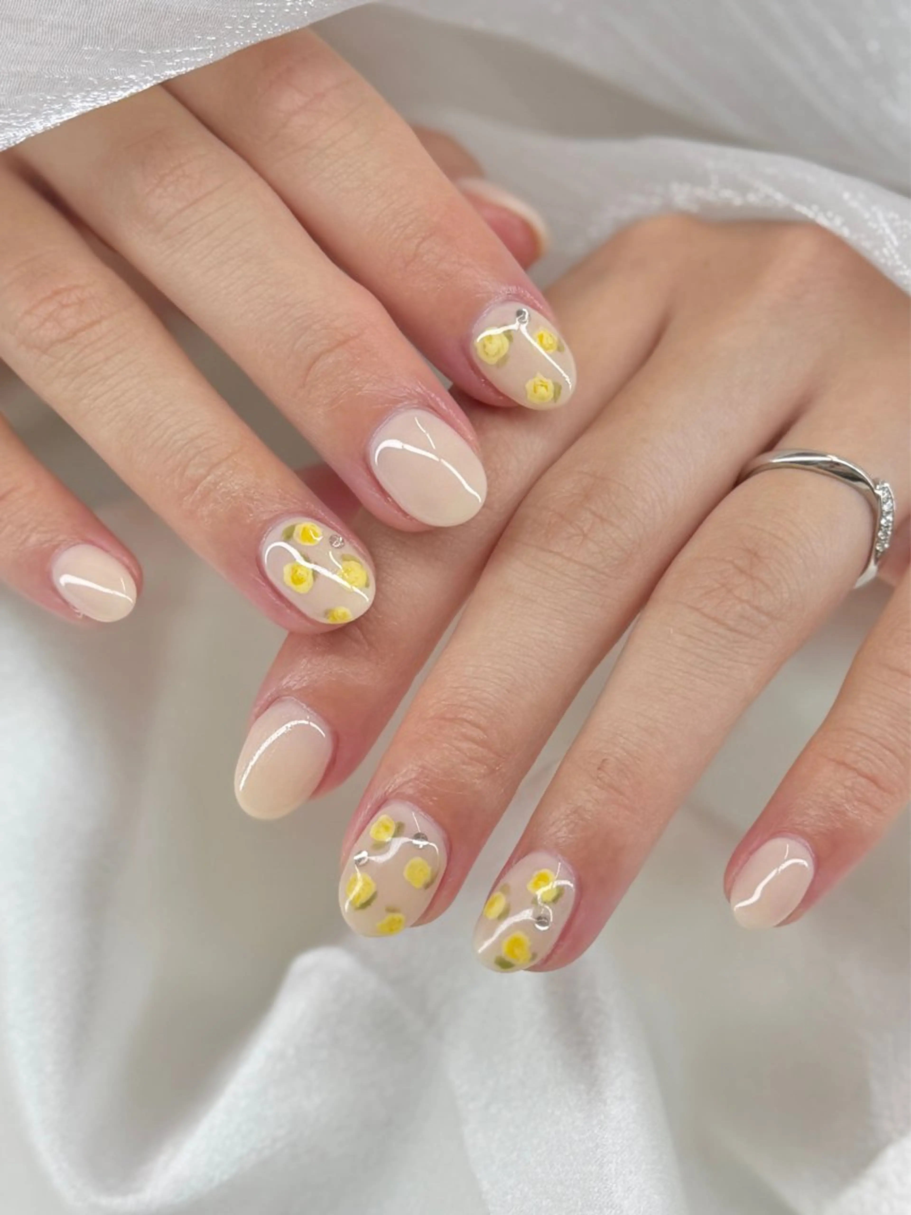 ネイル 黄色 ハンドネイル RIKAKO🫧 矢場町/栄/名古屋のネイルデザイン