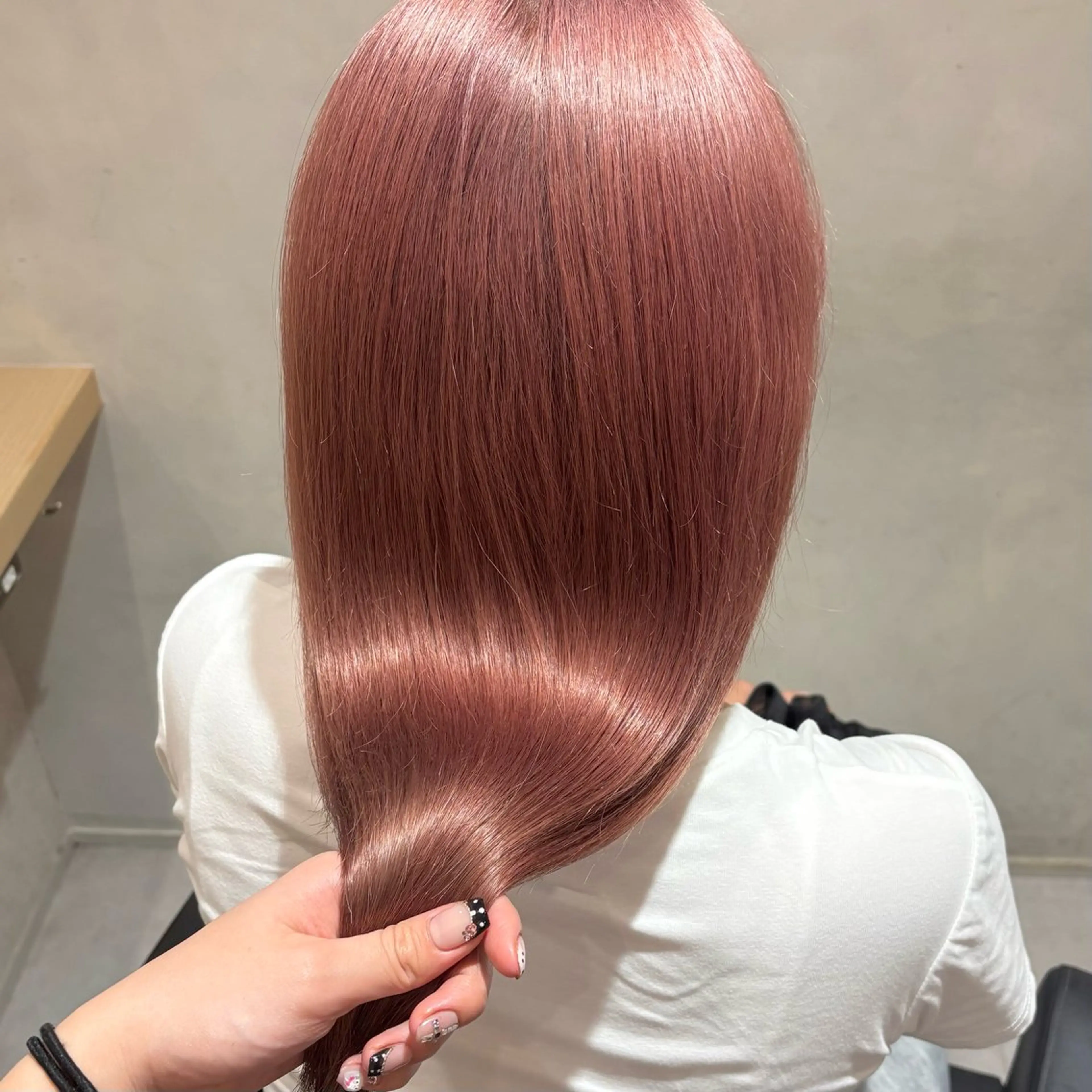 ロング カラー ベージュカラー ピンクカラー ピンクベージュ 加藤 麻夢のヘアスタイル