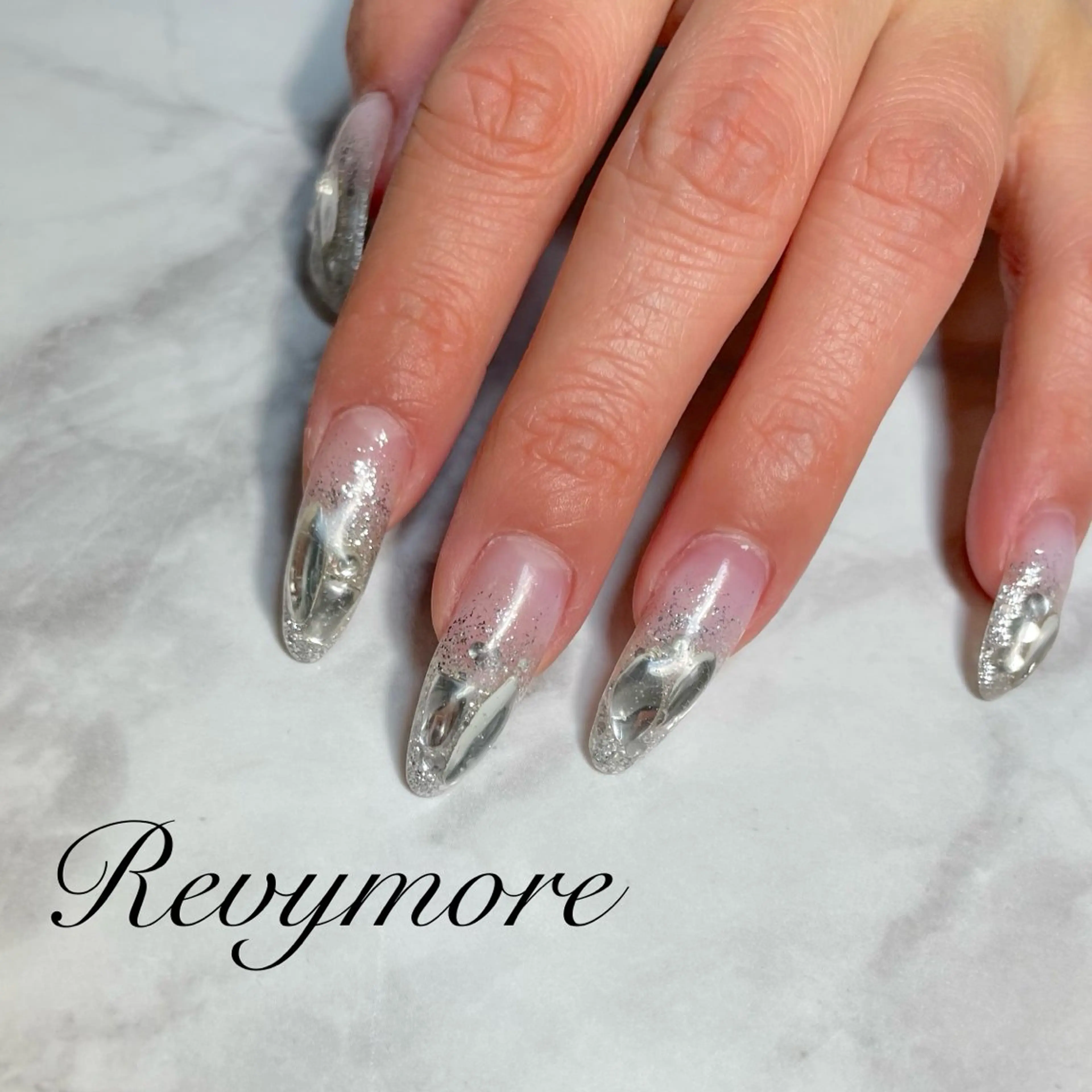 ネイル ジェルネイル グラデーション キラキラネイル 韓国ネイル ニュアンスネイル nail salon Revymoreのネイルデザイン