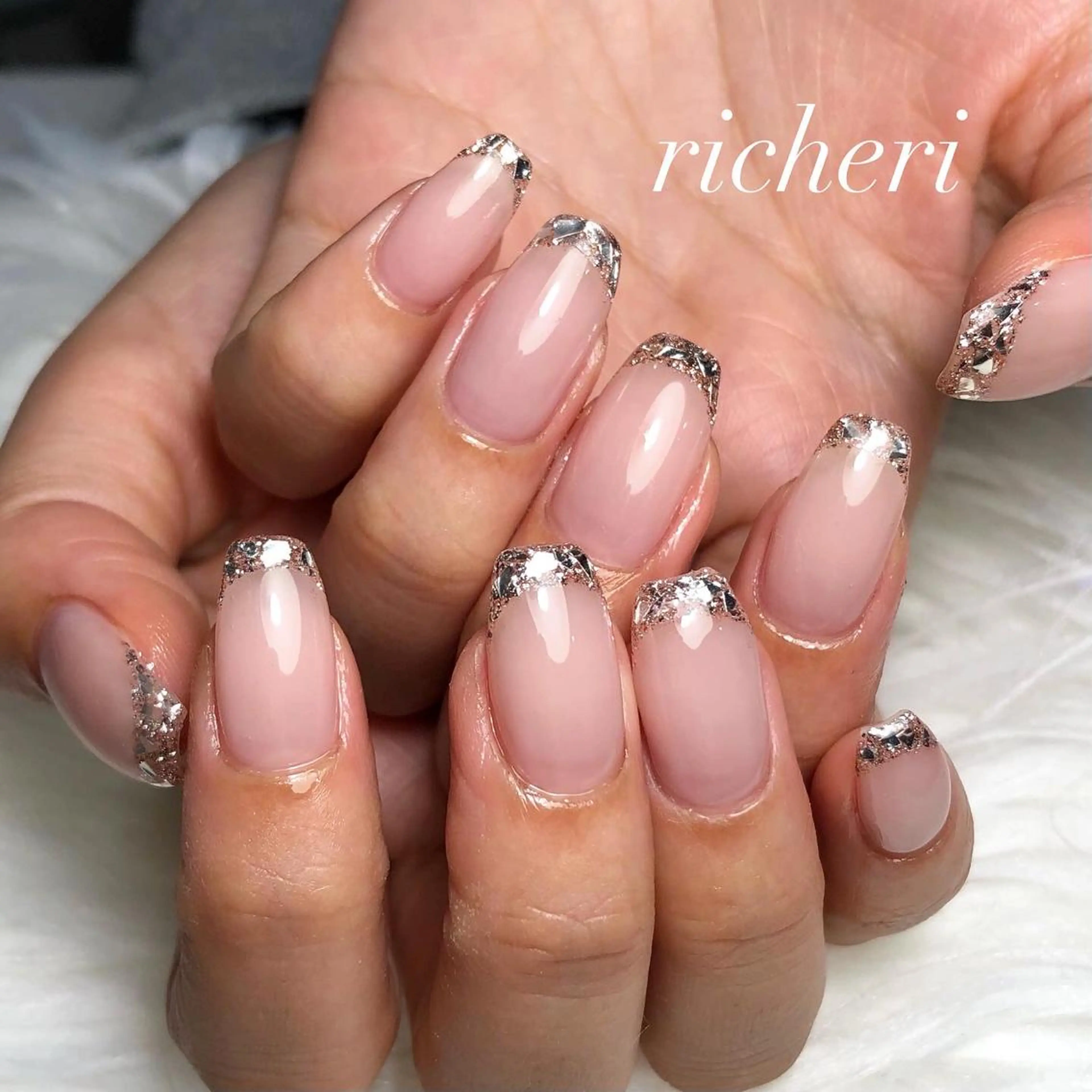 ミディアム ネイル 韓国風ヘア アートネイル フレンチネイル ジェルネイル ガラスフレンチ richeri beautyのエステ・リラクイメージ